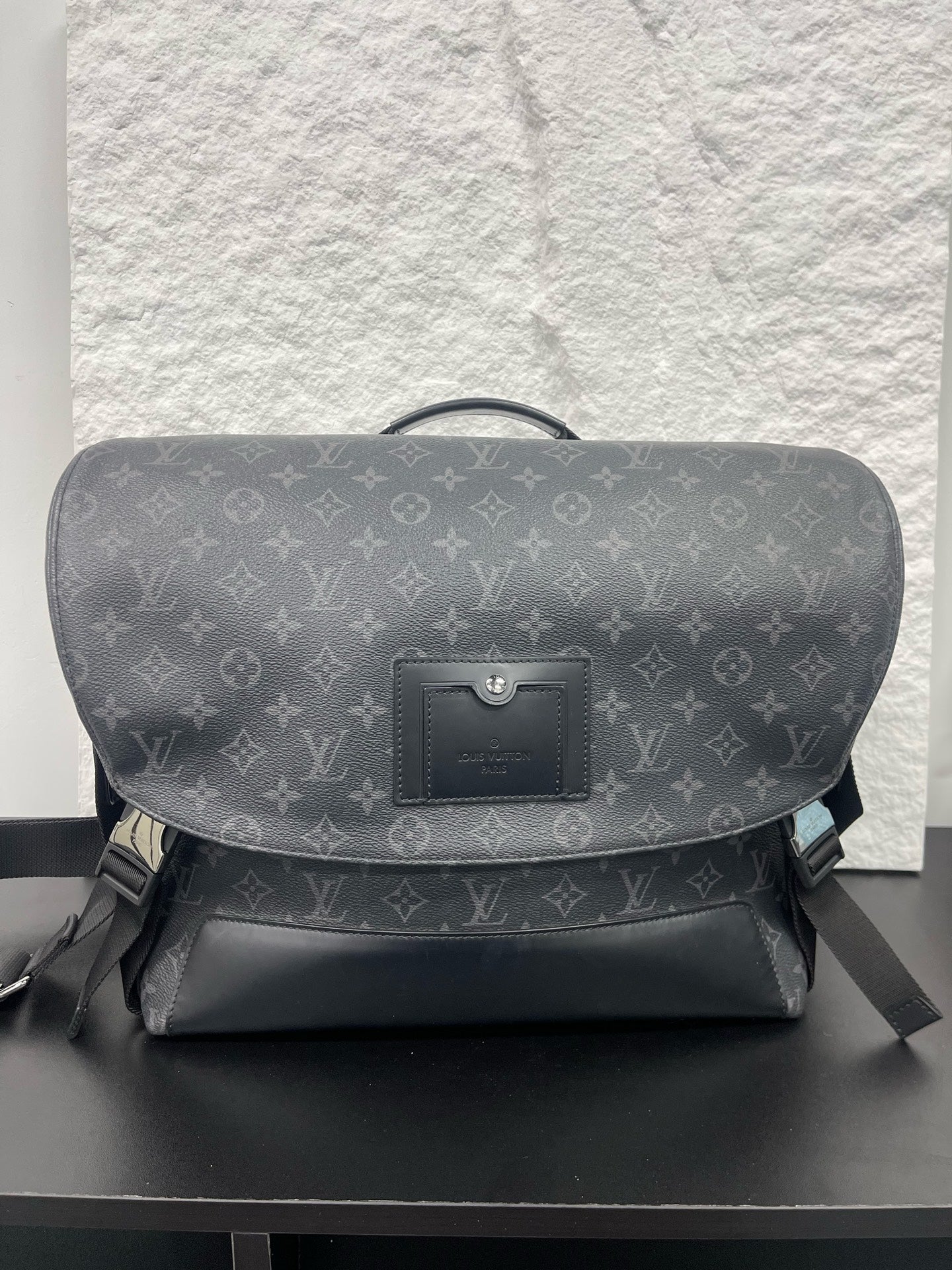 Louis Vuitton - Voyager Messenger - Monogram Eclipse canvas and cowhide leather - Black - (large)