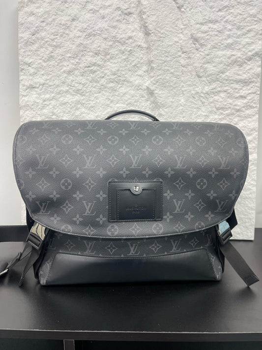 Louis Vuitton - Voyager Messenger - Monogram Eclipse canvas and cowhide leather - Black - (large)