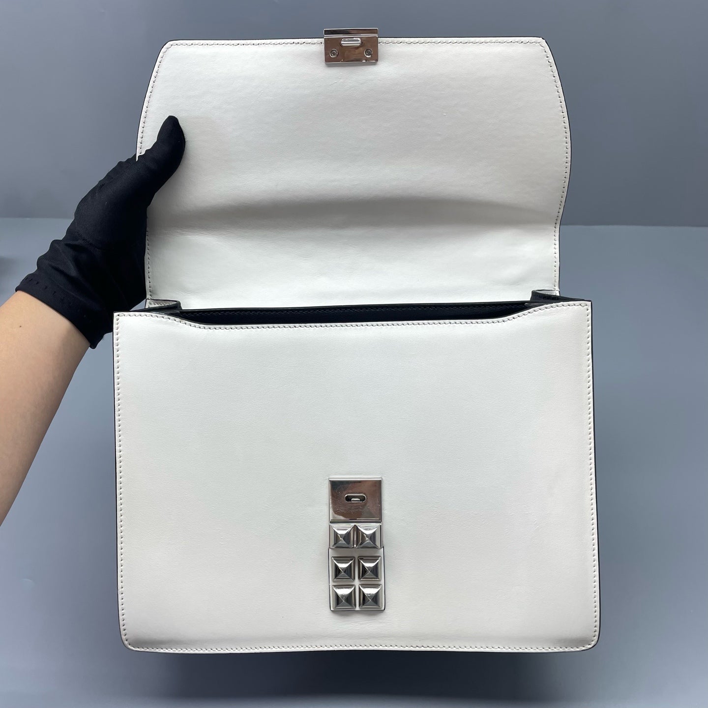 Prada - Riveted Accordion Bag - Calfskin leather - White - (Medium)