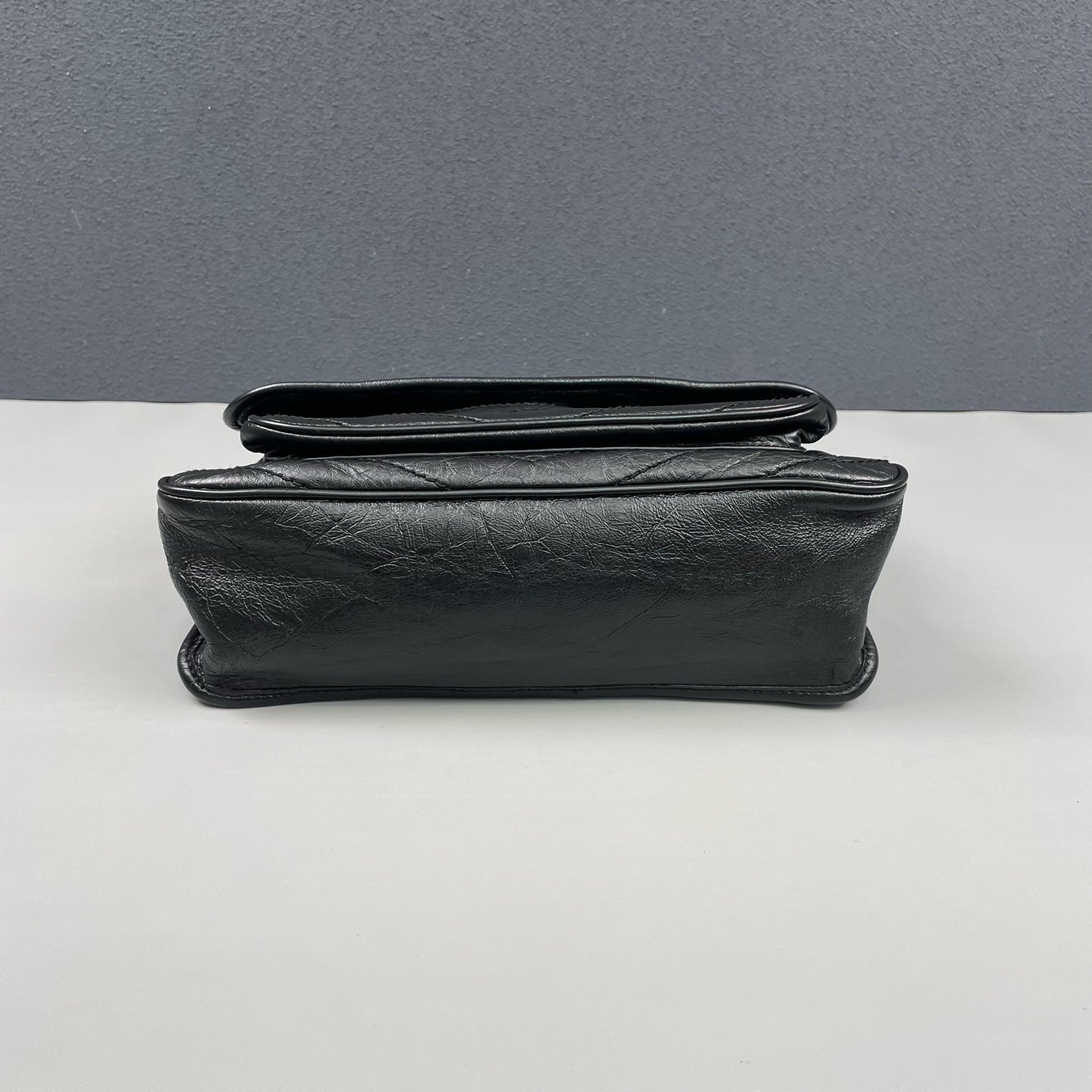 Saint Laurent - Niki Medium Chain Bag - Distressed calfskin leather - Black - (Medium)