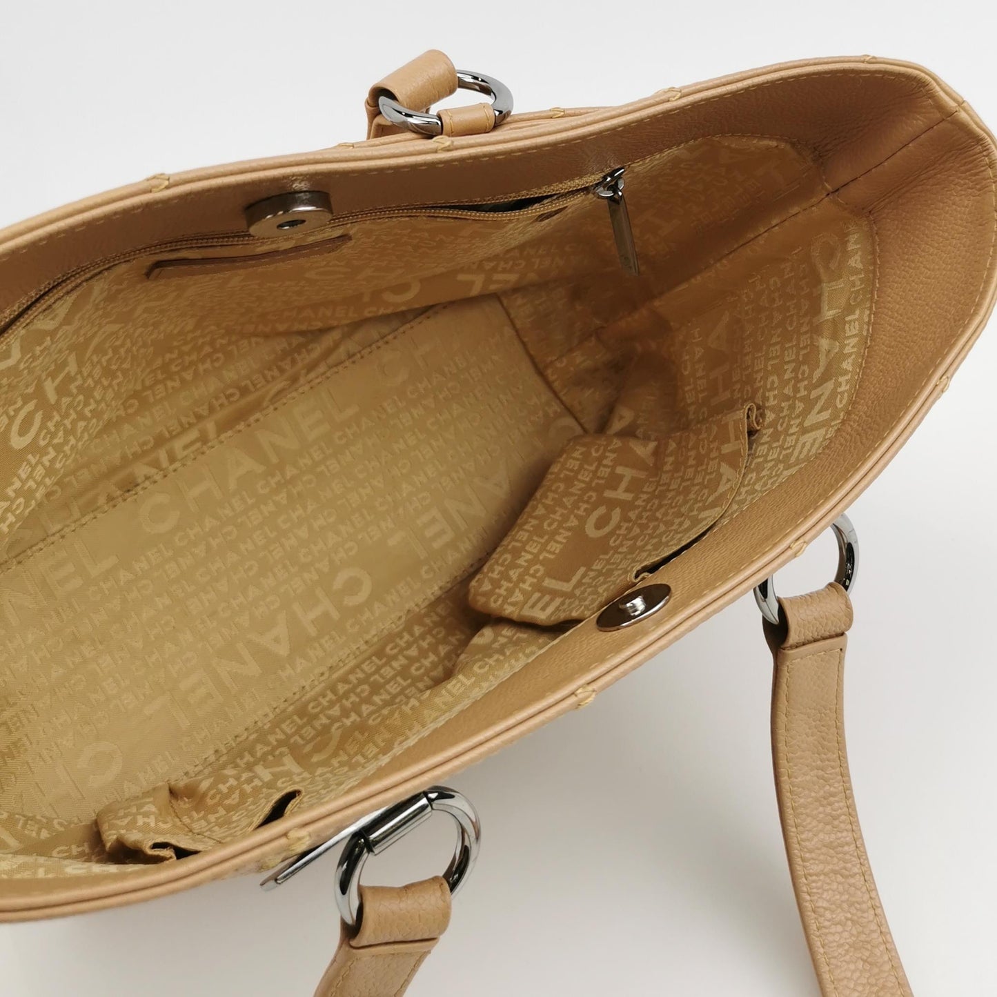 Chanel - Choco Bar Tote Bag - Grained calfskin leather - Beige - (Medium)