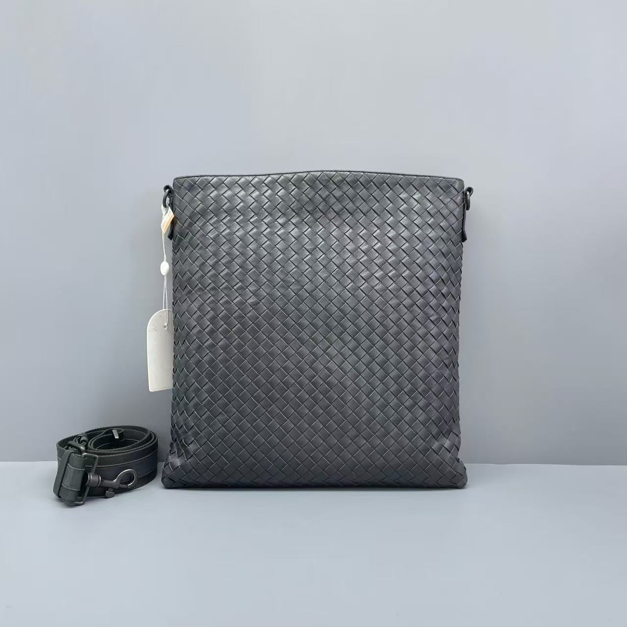 Bottega Veneta - Intrecciato Crossbody Bag - Woven leather - Grey - (Medium)