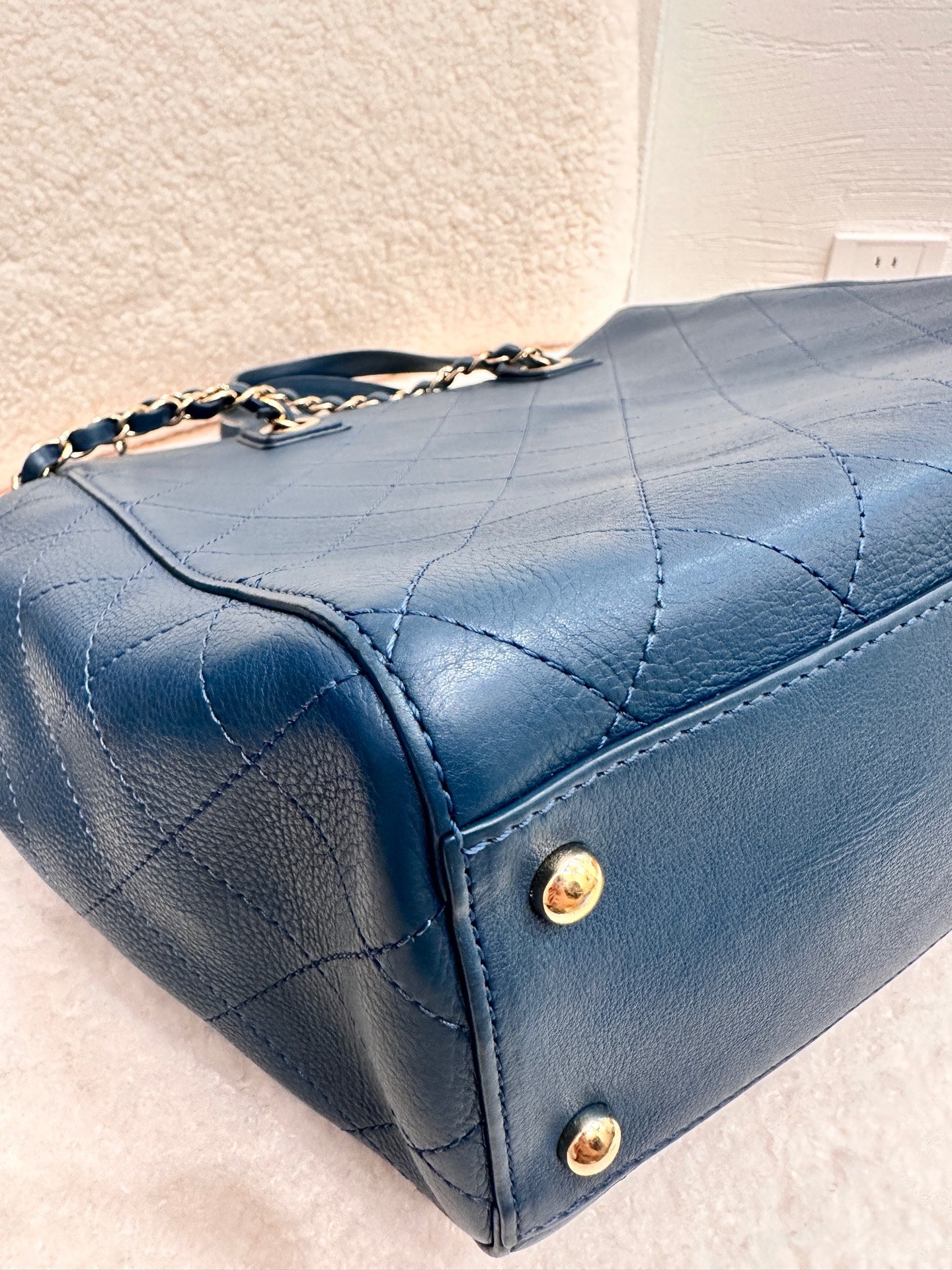 Chanel - Quilted Top Handle & Chain Strap Tote Bag - Grained leather - Blue - (Medium)