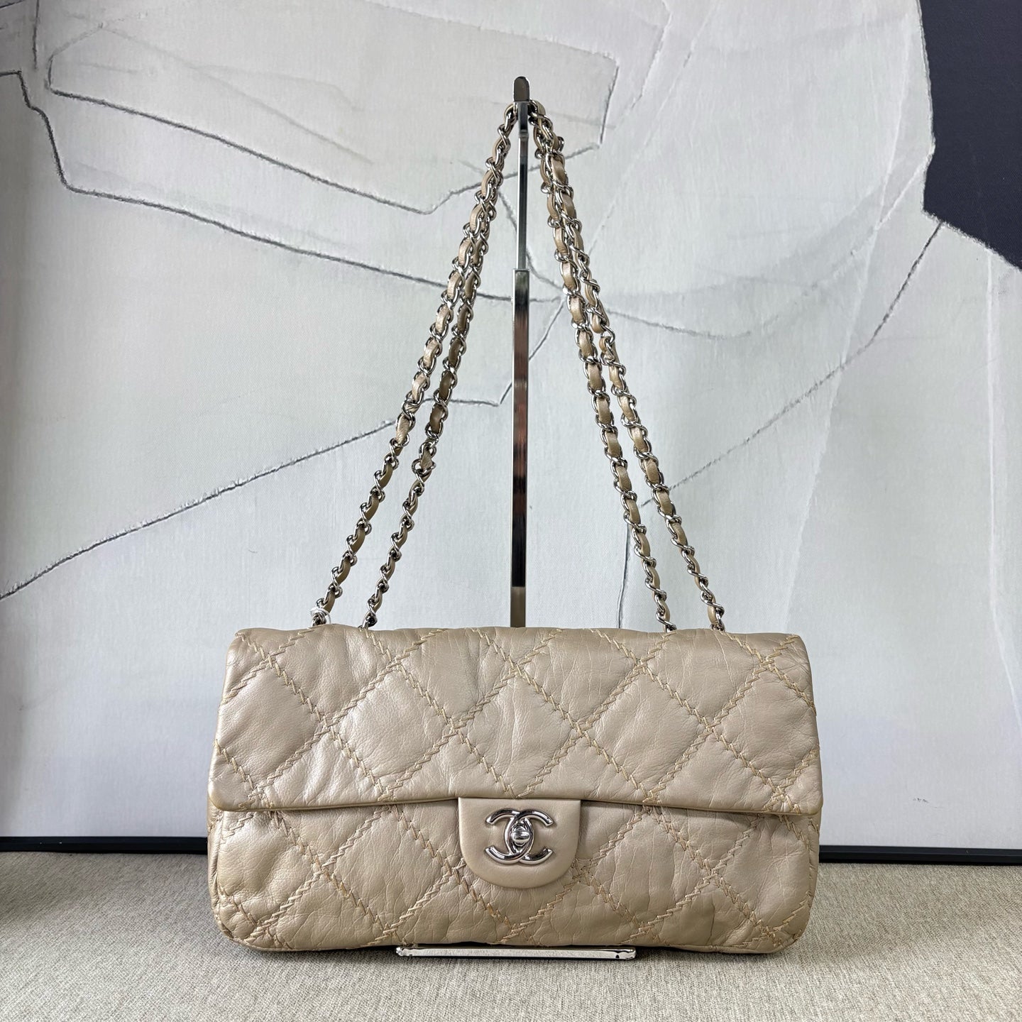 Chanel - Out-Stitched Classic Flap Shoulder Bag - Cowhide leather - Champagne - (Medium)