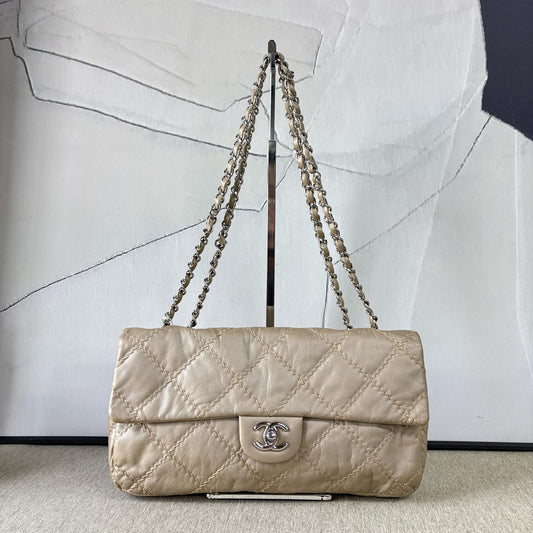 Chanel - Out-Stitched Classic Flap Shoulder Bag - Cowhide leather - Champagne - (Medium)