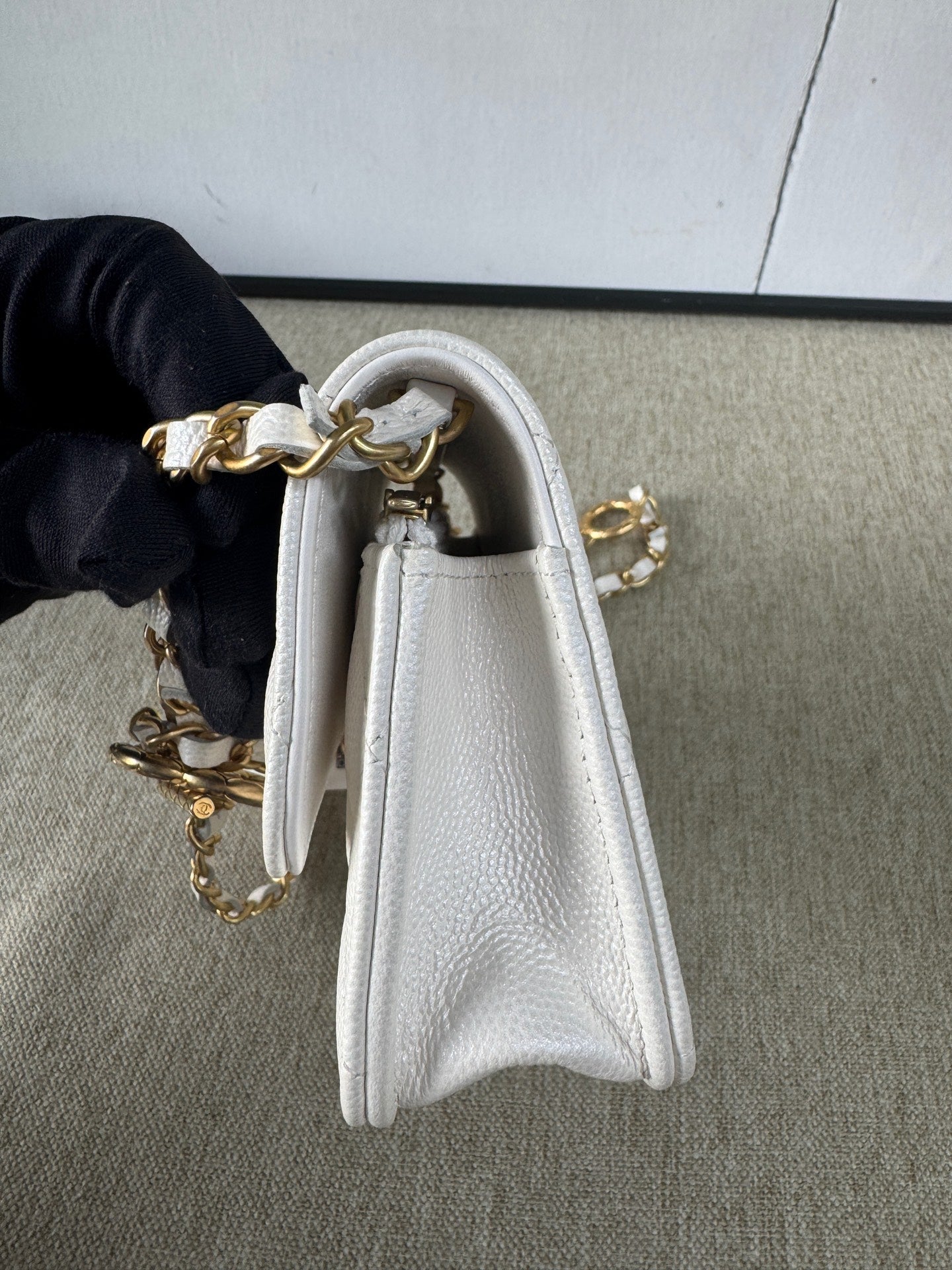 Chanel - Wallet on Chain (WOC) with Adjustable Chain - Pearlescent White Caviar leather - White - (Mini)