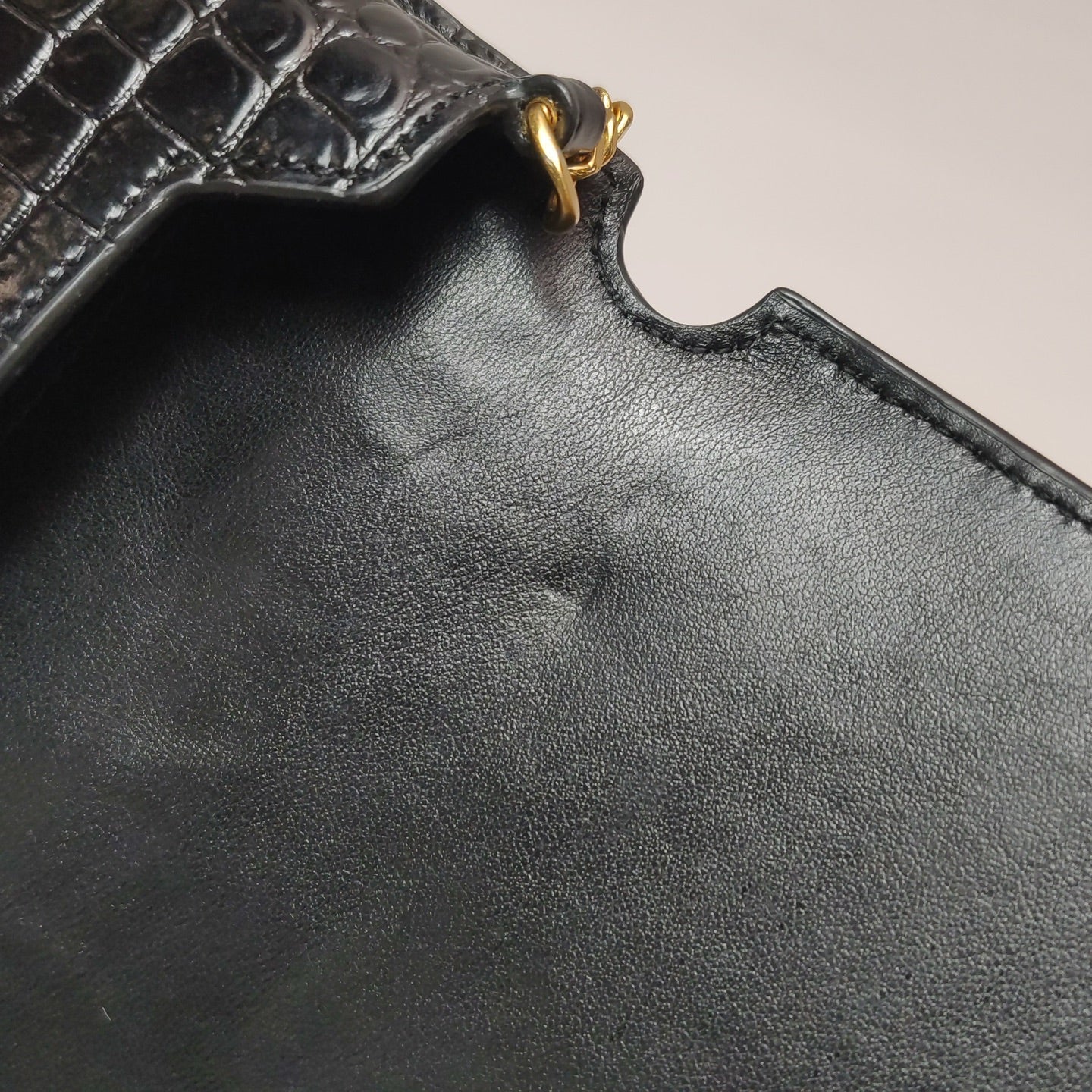 Saint Laurent - Monogram Wallet on Chain (WOC) - Calfskin leather with crocodile embossing - Black with Gold-Tone Hardware - (Mini)