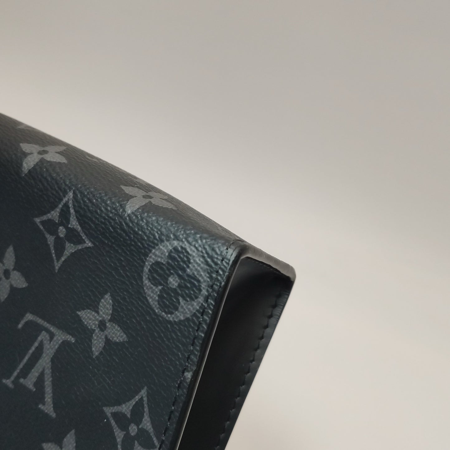 Louis Vuitton - Pochette Voyage - Monogram Eclipse canvas with leather trim - Black - (medium)