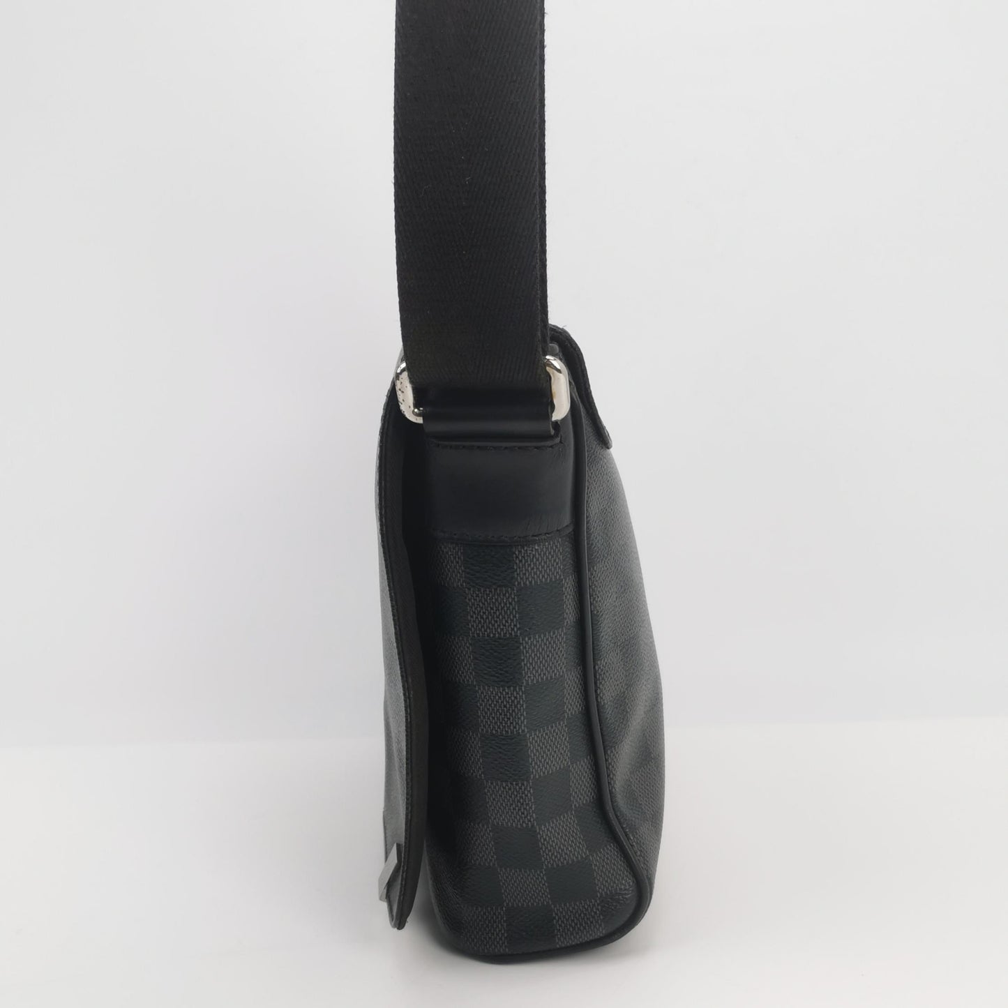 Louis Vuitton - District PM Messenger Bag - Damier Graphite canvas with leather trim - Grey - (small)
