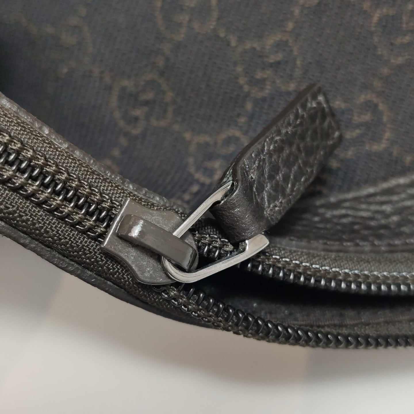 Gucci - GG Canvas Shoulder Bag - GG Monogram Canvas with Leather Trim - Brown - (medium)