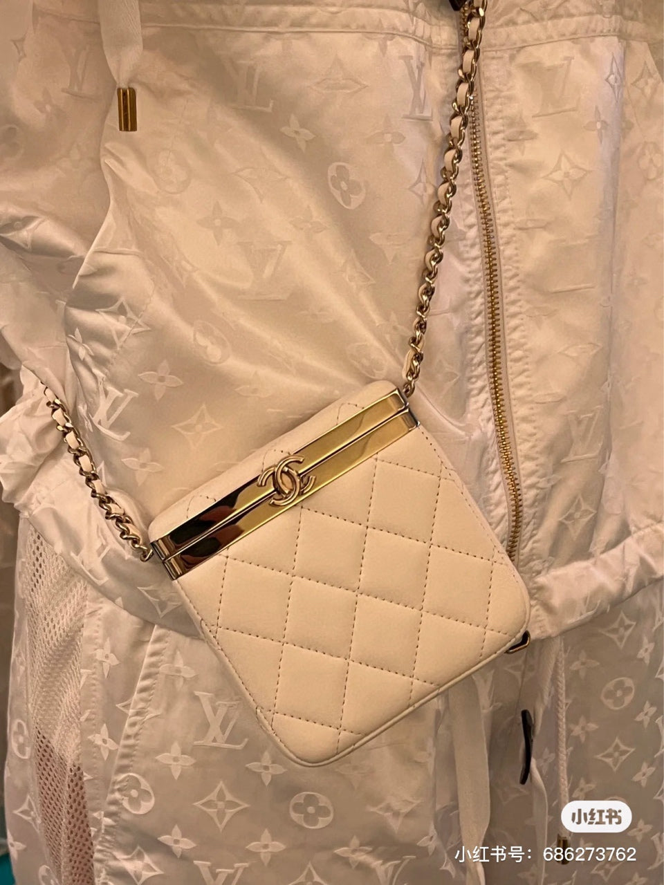 Chanel - Cosmetic Box Bag - Leather - White - (Mini)