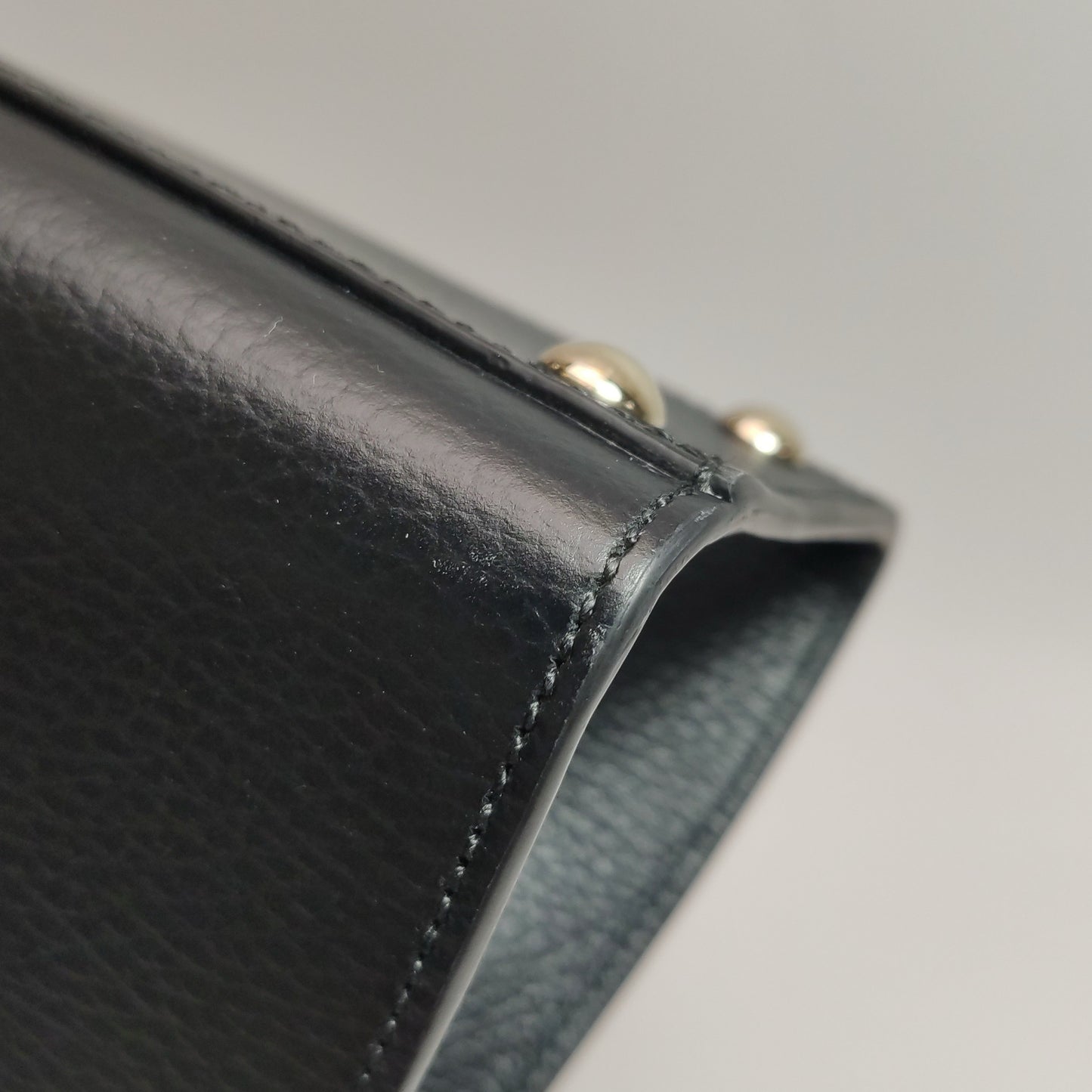 Gucci - Soho Leather Top Handle Bag - Grained leather - Black - (Medium)