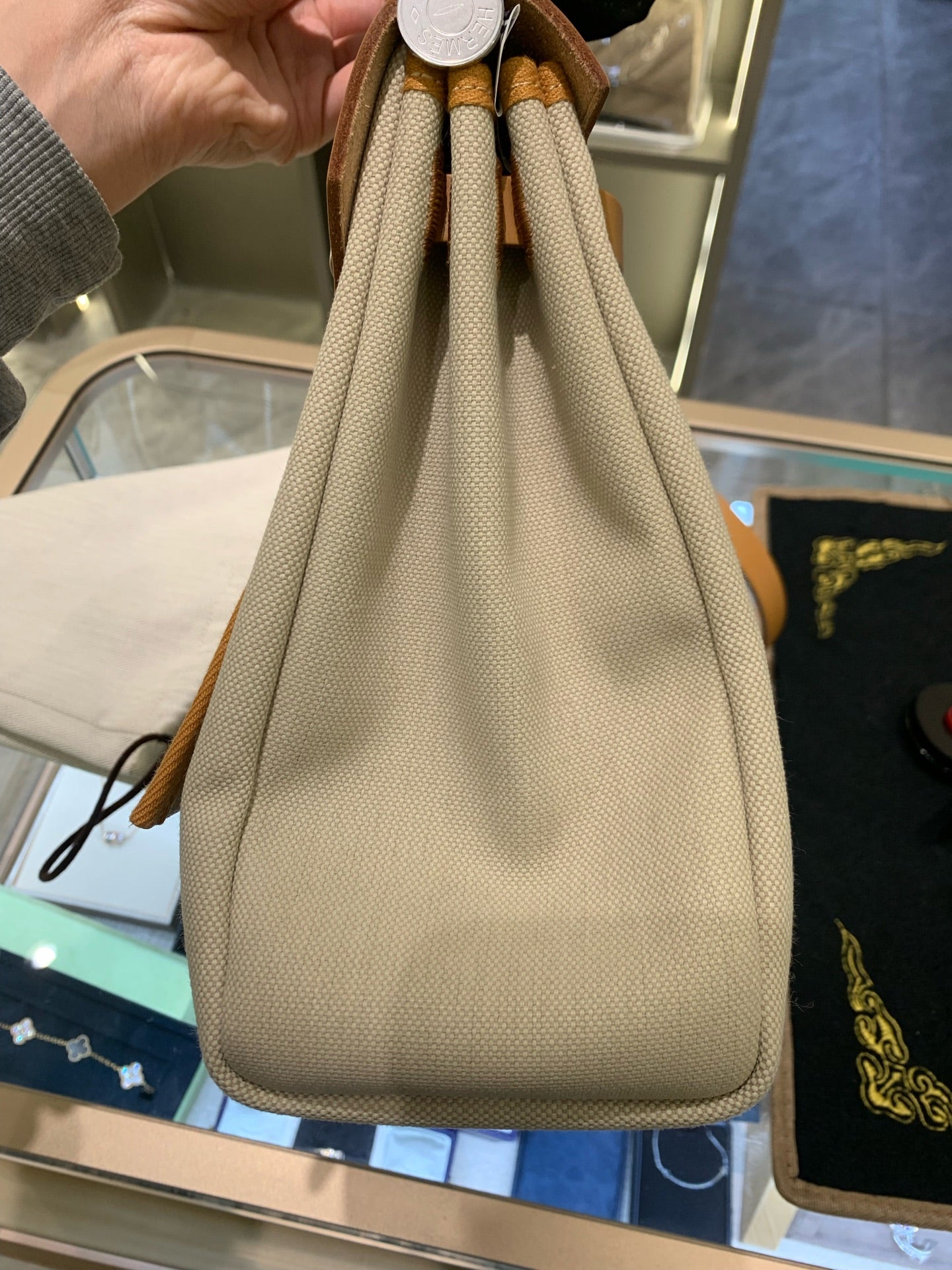 Hermès - Herbag Zip 31 - Toile H Canvas and Vache Hunter Leather - Beige with Natural/Fauve - (Medium)
