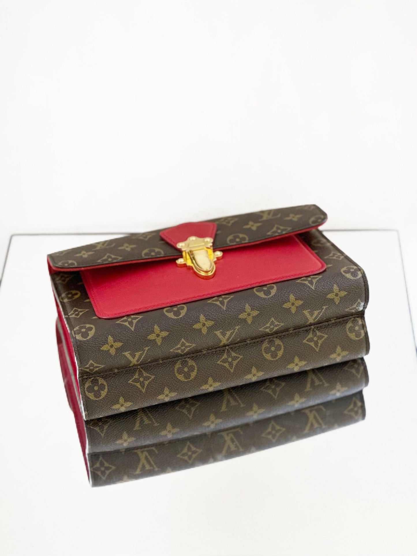 Louis Vuitton - Victoire - Monogram coated canvas and smooth cowhide leather - Monogram Brown and Red - (medium)