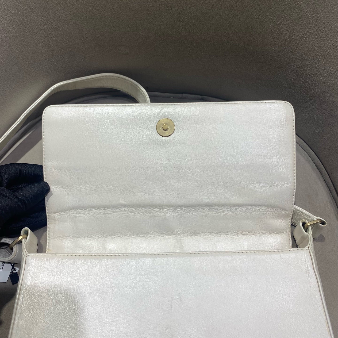 Chanel - Chocolate Bar Shoulder Bag with Large CC Logo - Leather - Beige - (small)