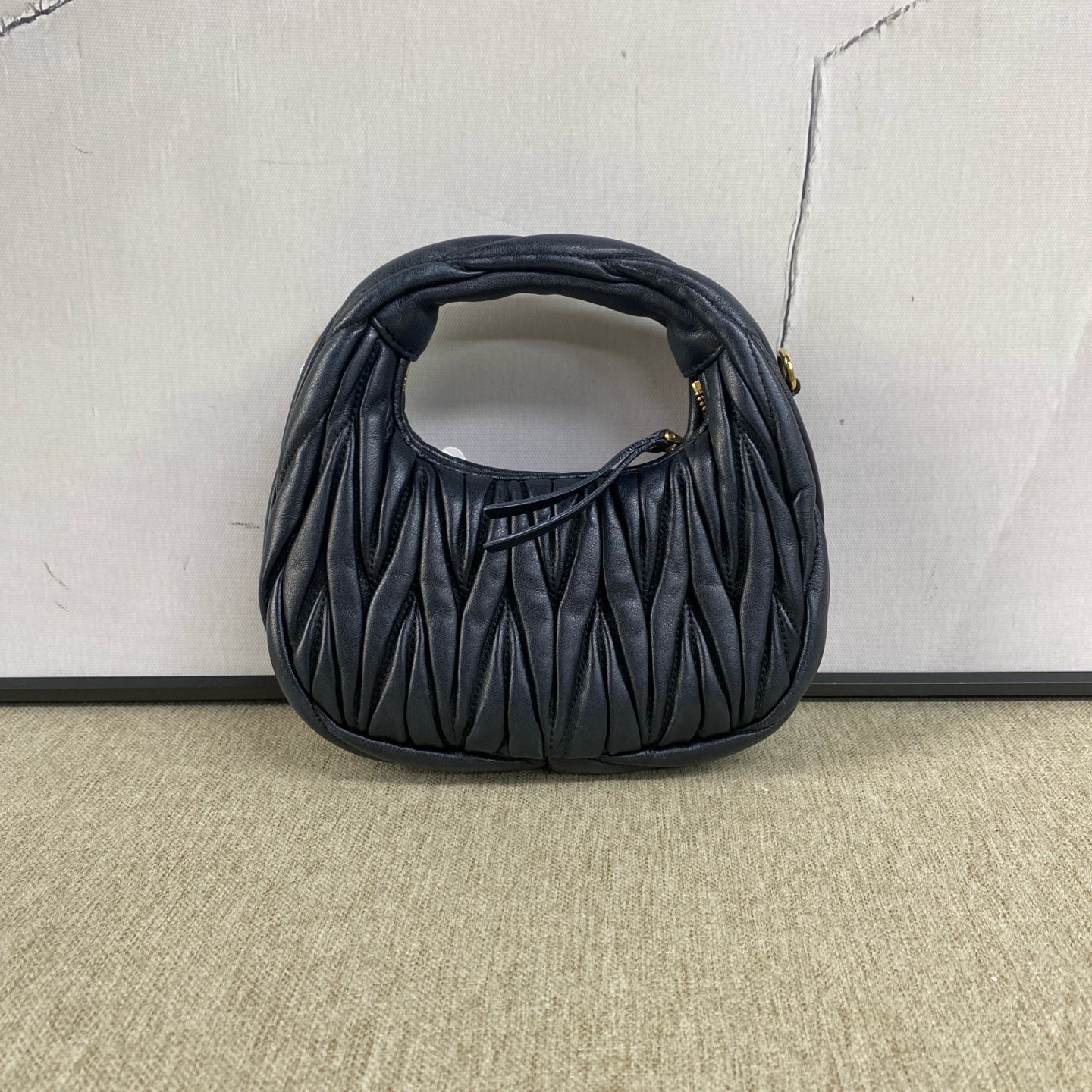 Miu Miu - Wander Hobo Mini Pleated Bag - Lambskin leather - Black - (mini)