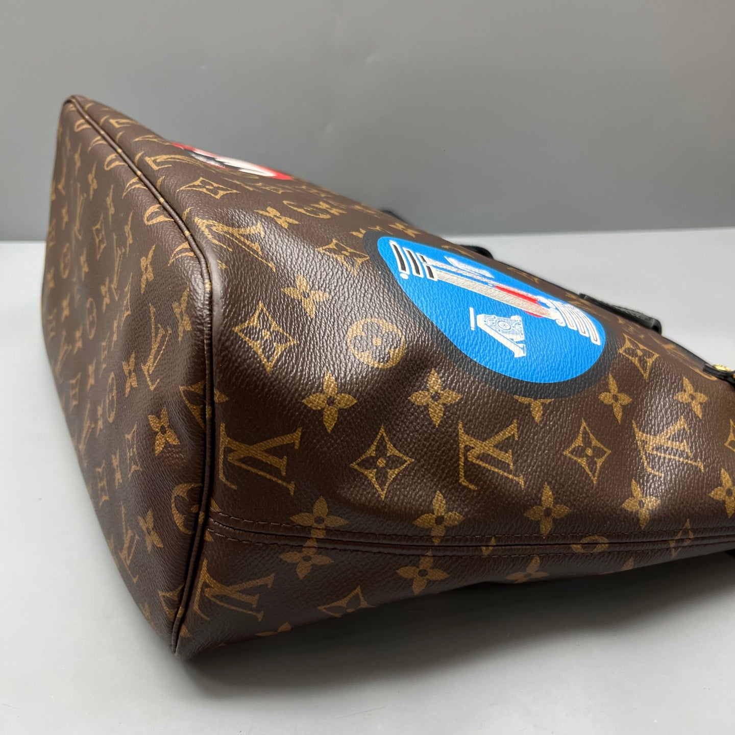 Louis Vuitton - Neverfull MM Monogram Patches - Monogram coated canvas with leather trim - Brown, Multicolour, Black, Red - (Medium)