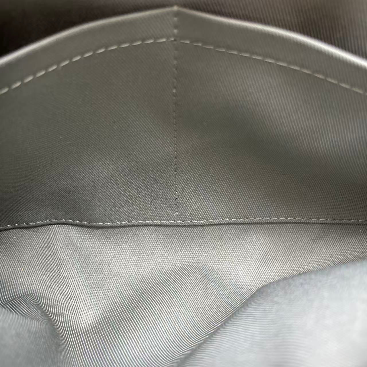Louis Vuitton - Titanium Monogram Show Style Messenger Bag - Titanium-effect coated canvas and Vachetta leather - Grey with natural leather accents - (medium)