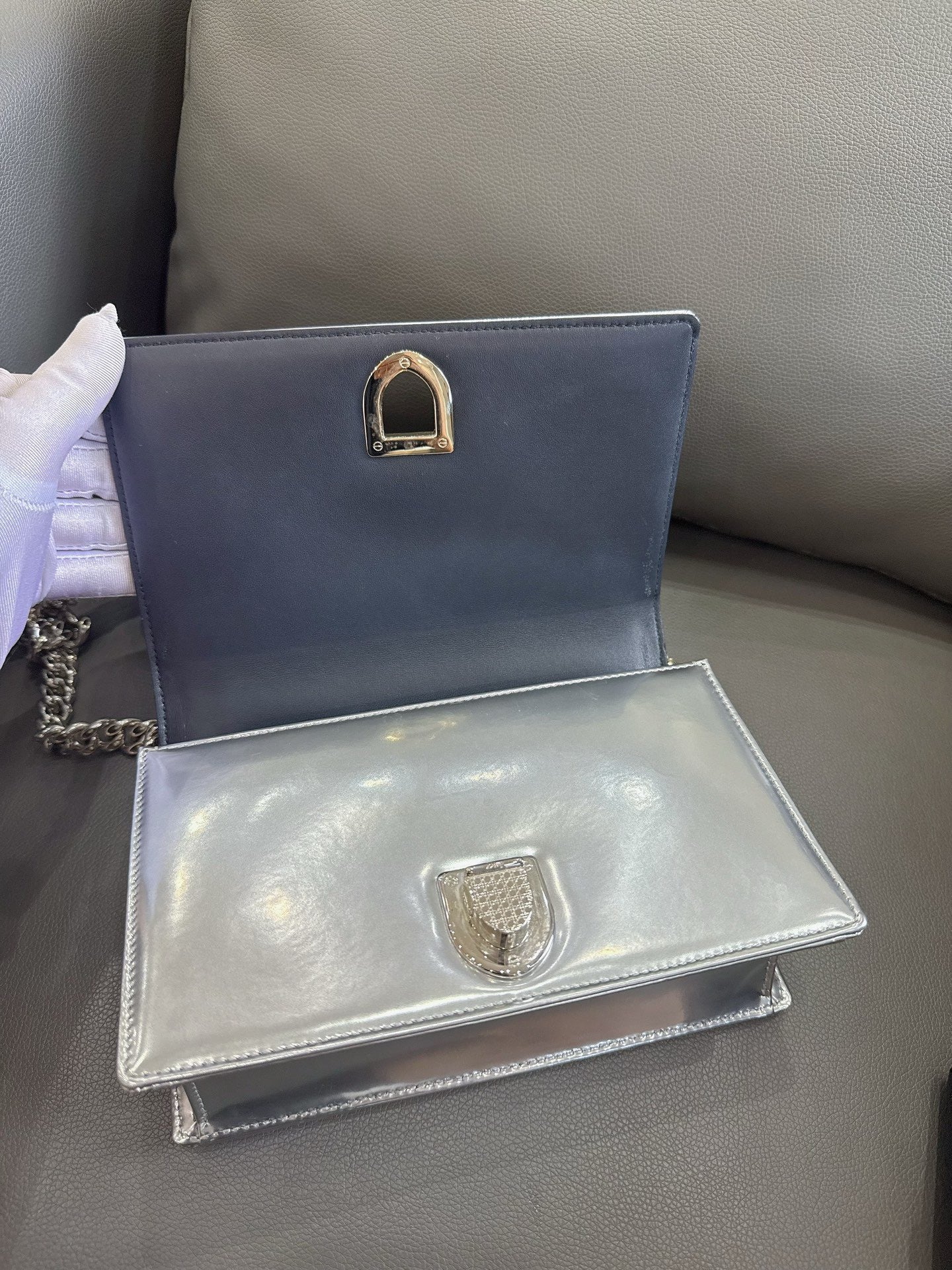 Dior - Diorama Silver Beaded Limited Edition Shield Bag - Metallic leather and micro-beads - Silver - (mini)