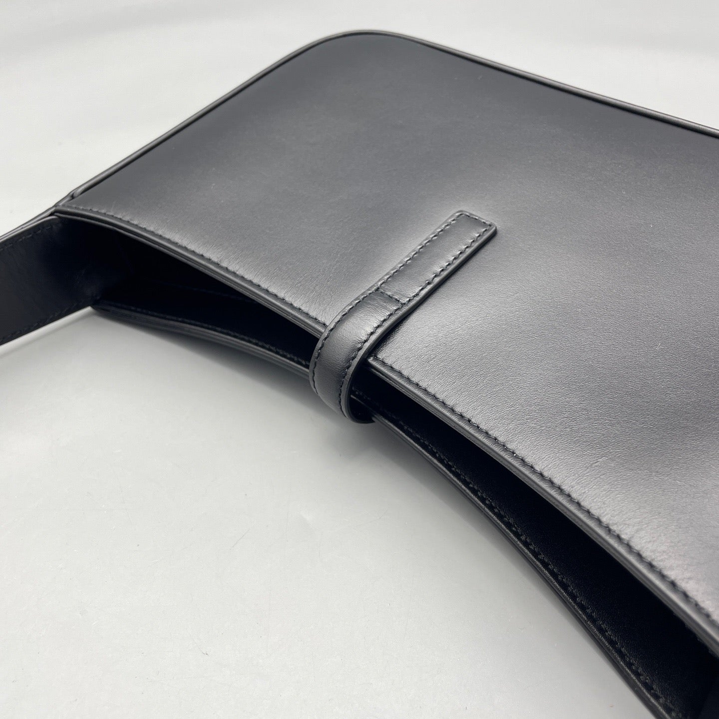 Saint Laurent - Hobo Shoulder Bag - Leather - Black - (Medium)