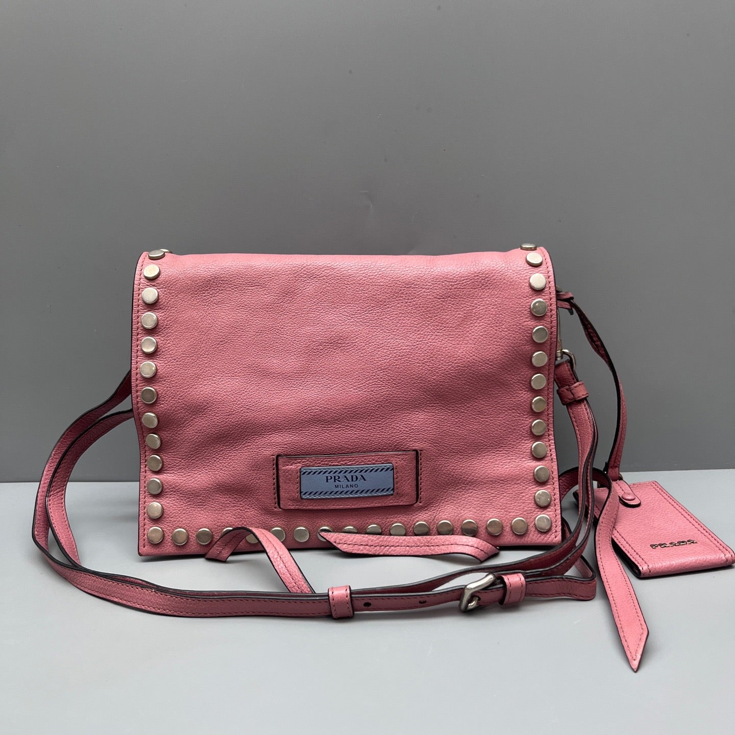 Prada - Etiquette Studded Messenger Bag - Pebbled leather - Pink - (Small)