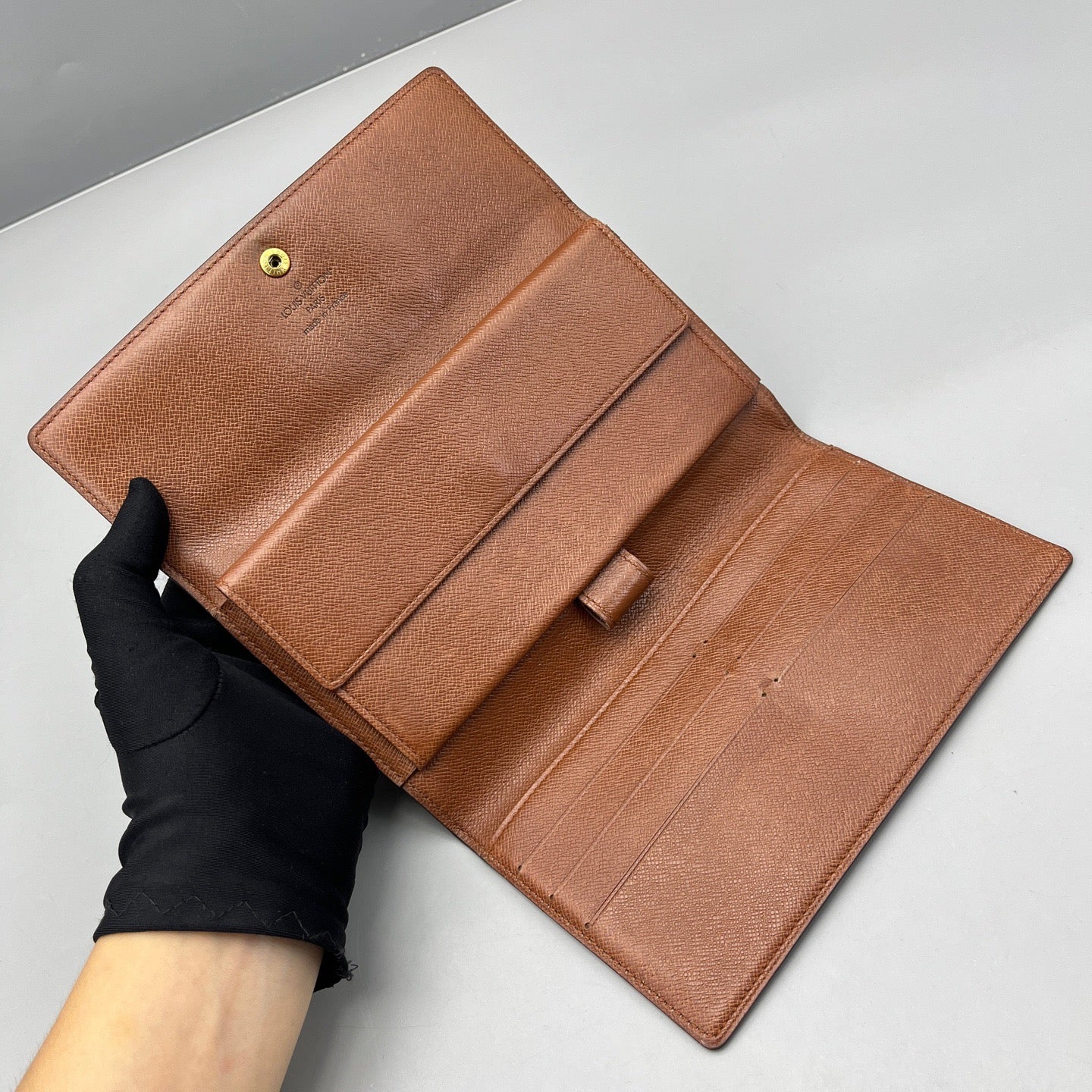 Louis Vuitton - Portefeuille International - Monogram canvas with cross-grain leather interior - Brown - (Medium)