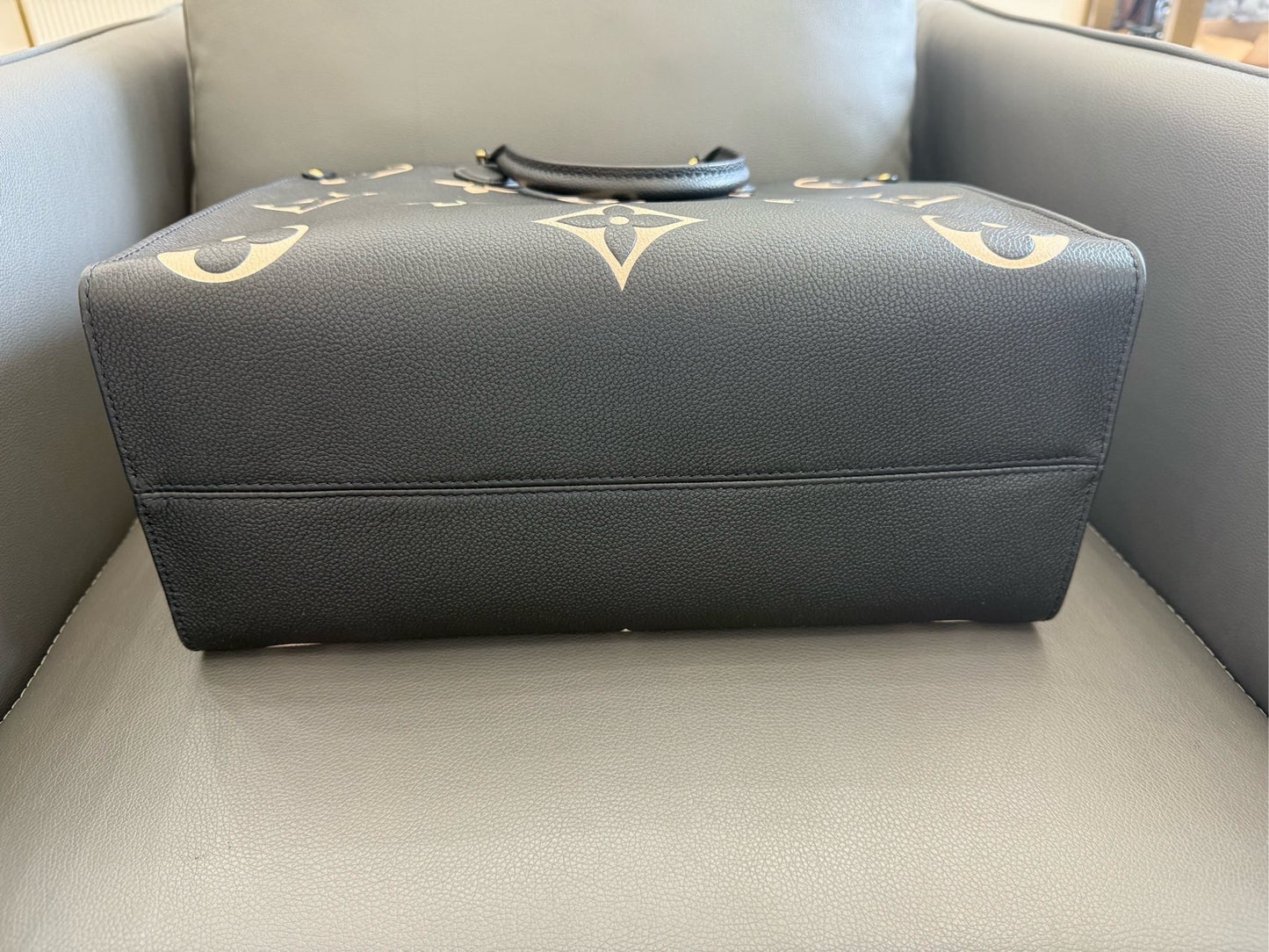 Louis Vuitton - OnTheGo MM - Monogram Empreinte Giant leather - Black and Cream - (Medium)