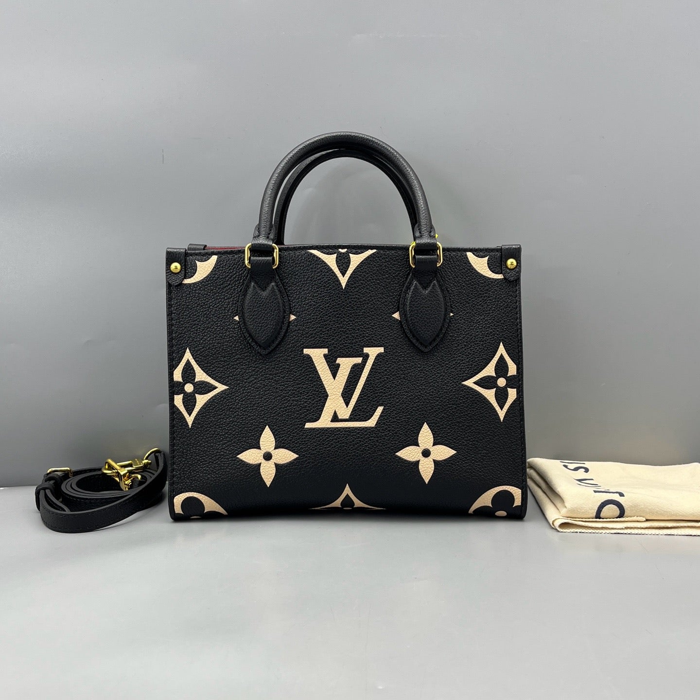 Louis Vuitton - Onthego Small - Leather - Black - (small)
