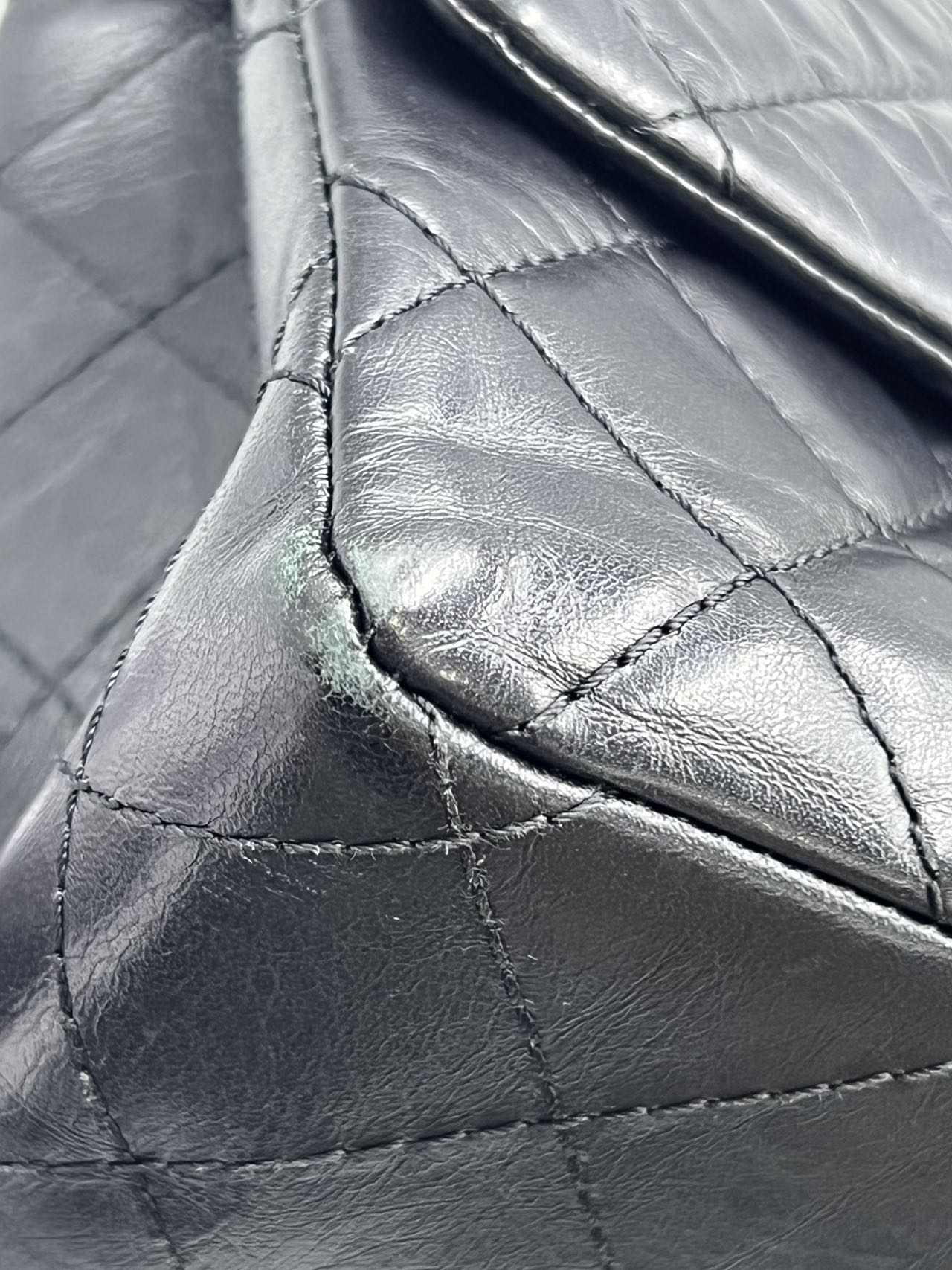 Chanel - 2.55 Reissue Flap Bag - Aged calfskin leather - Black - (Medium)