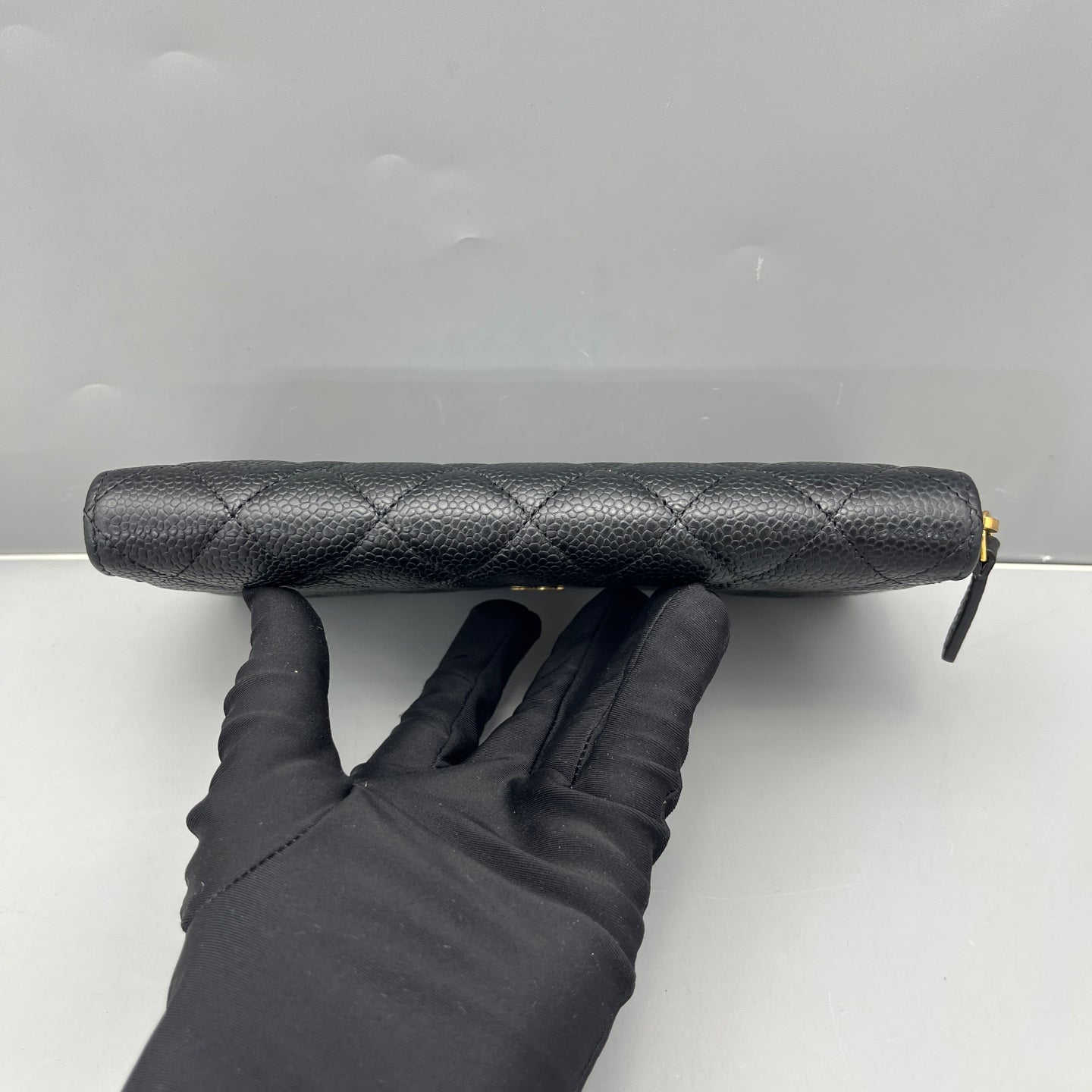 Chanel - Classic Flap Zip Wallet - Leather - Black - (medium)