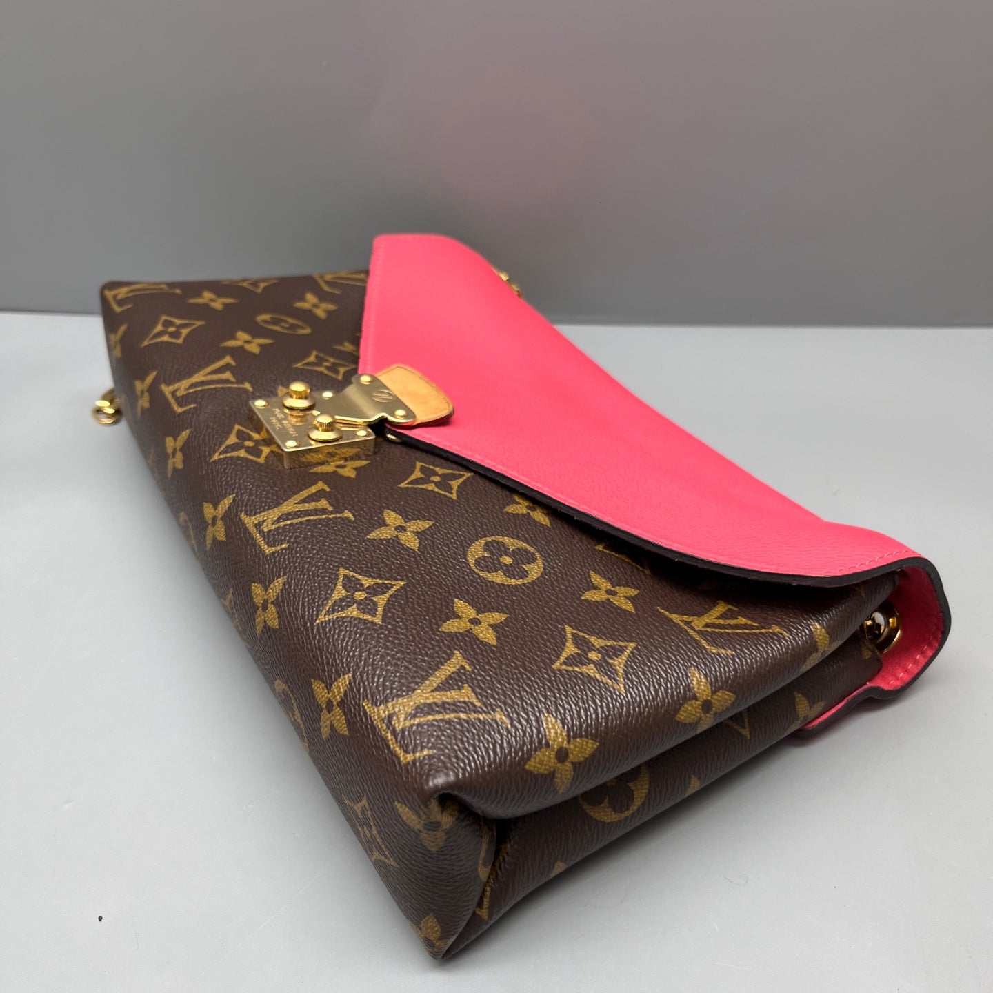 Louis Vuitton - Pallas Chain - Monogram Canvas and Leather - Multicolour - (medium)