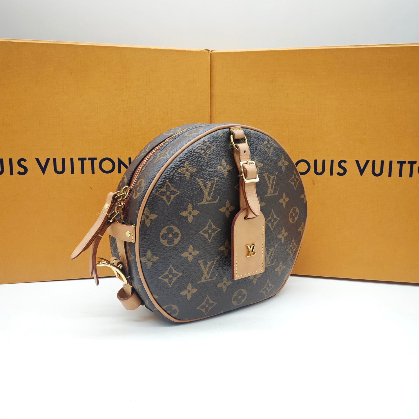 Louis Vuitton - Boite Chapeau Souple PM - Monogram coated canvas with Vachetta leather trim - Brown - (Small)