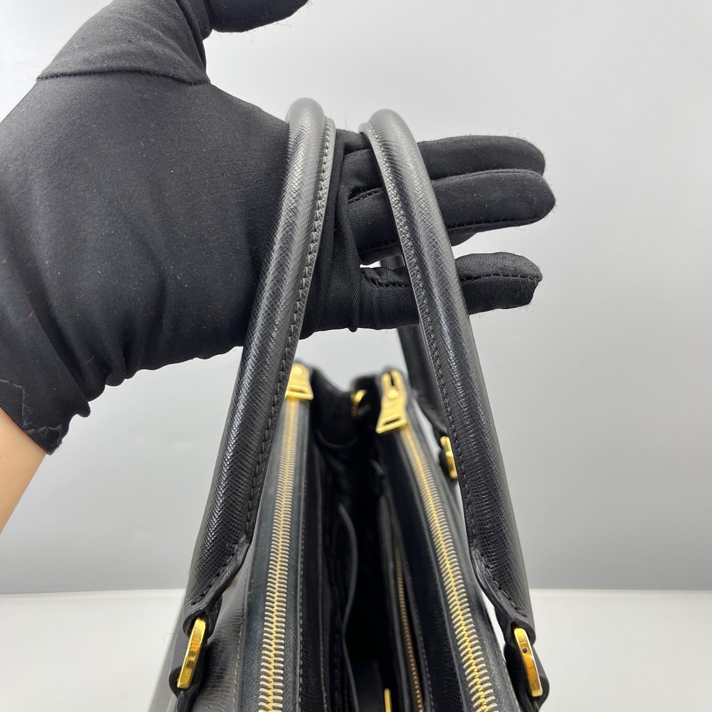 Prada - Saffiano Lux Double-Zip Tote (Galleria Bag) - Saffiano leather - Black - (medium)