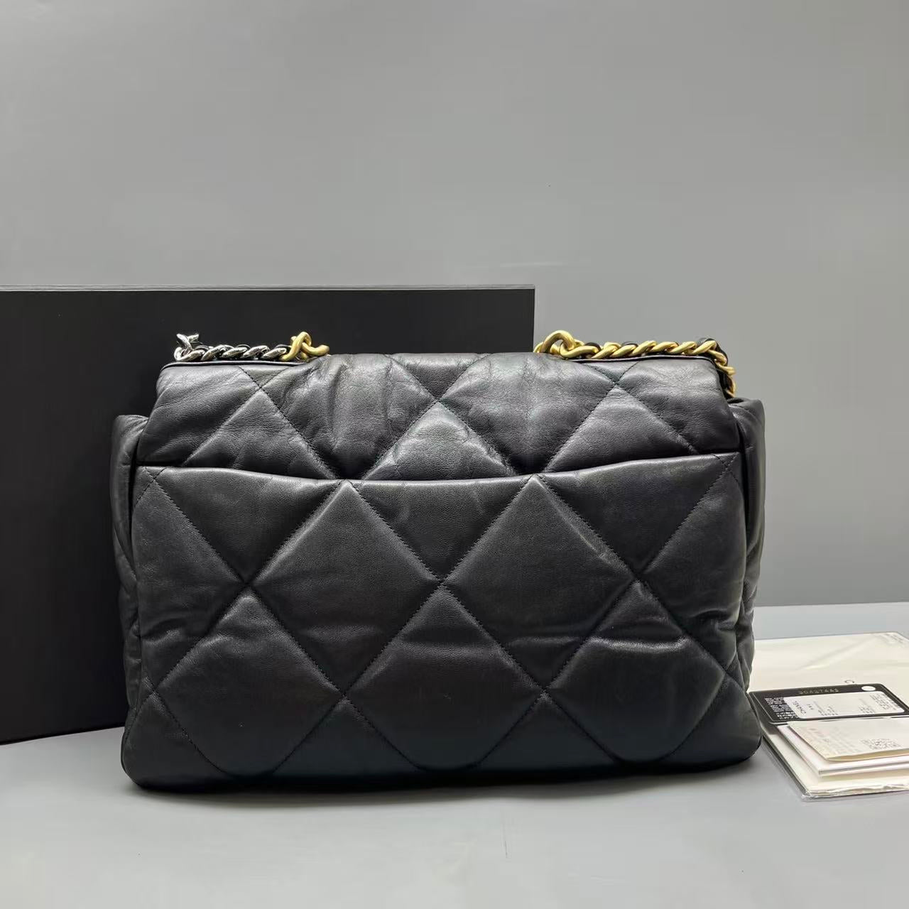 Chanel - 19 Bag Maxi Messenger - Leather - Black - (Maxi)