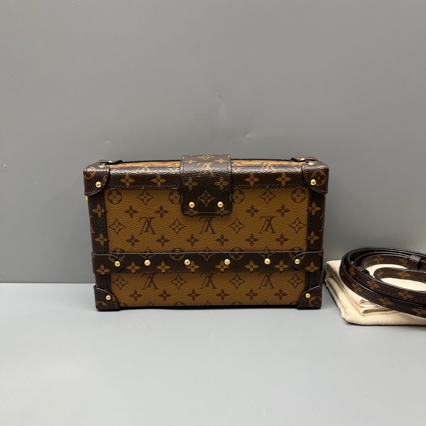 Louis Vuitton - Petite Malle - Monogram coated canvas with leather trim and interior - Brown and Caramel - (Mini)