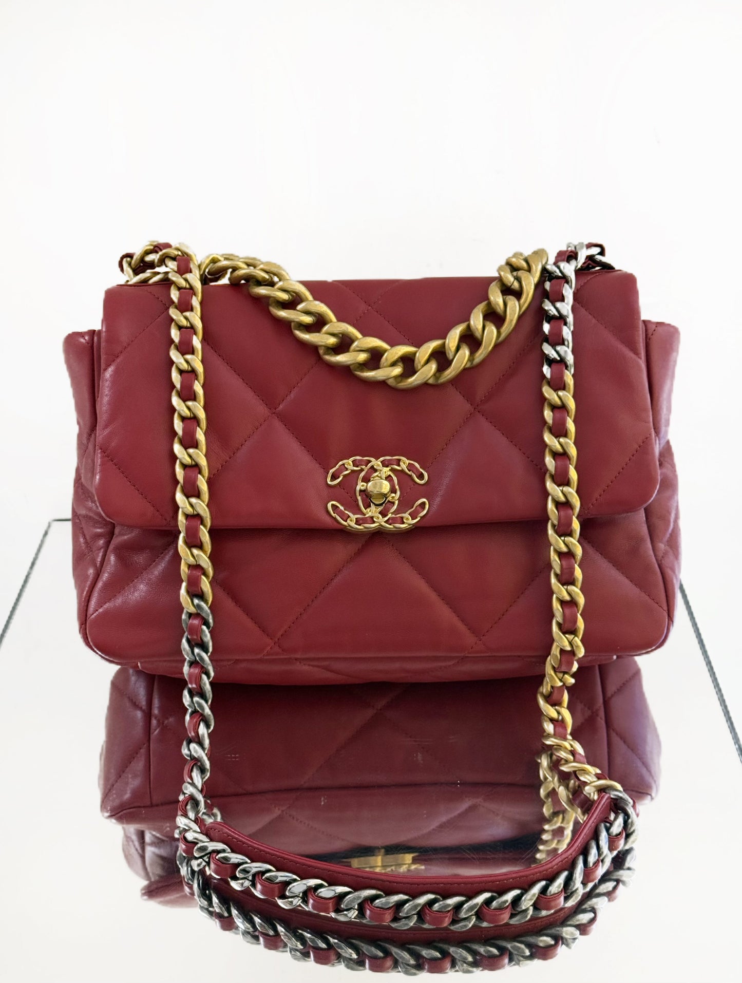 Chanel - Chanel 19 Flap Bag - Aged calfskin leather - Red - (medium)