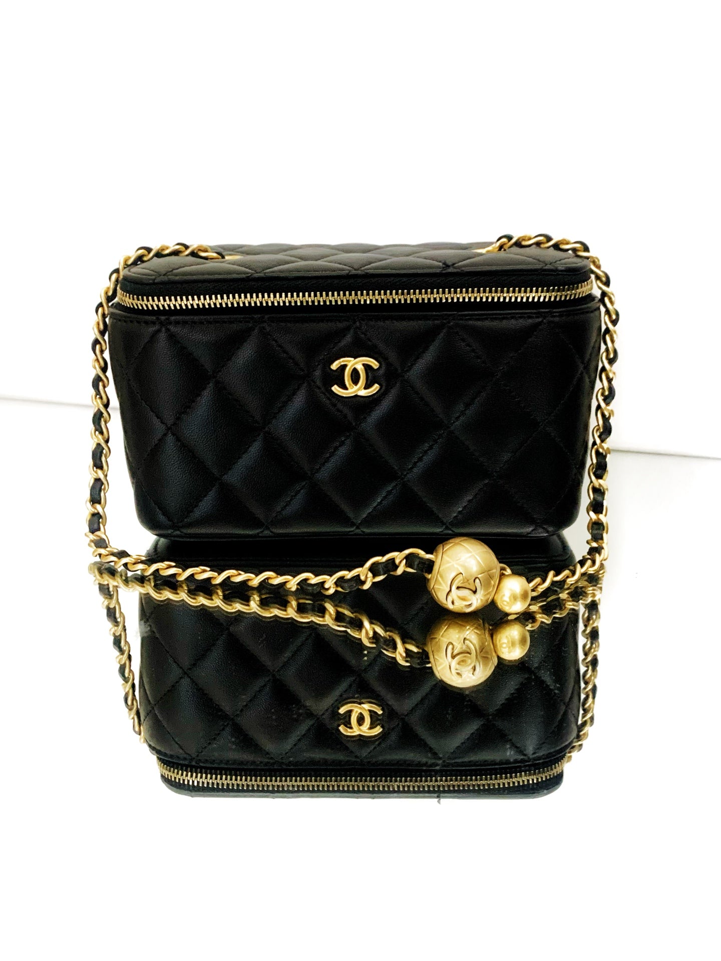 Chanel - Gold Ball Vanity Case - Lambskin leather - Black - (mini)
