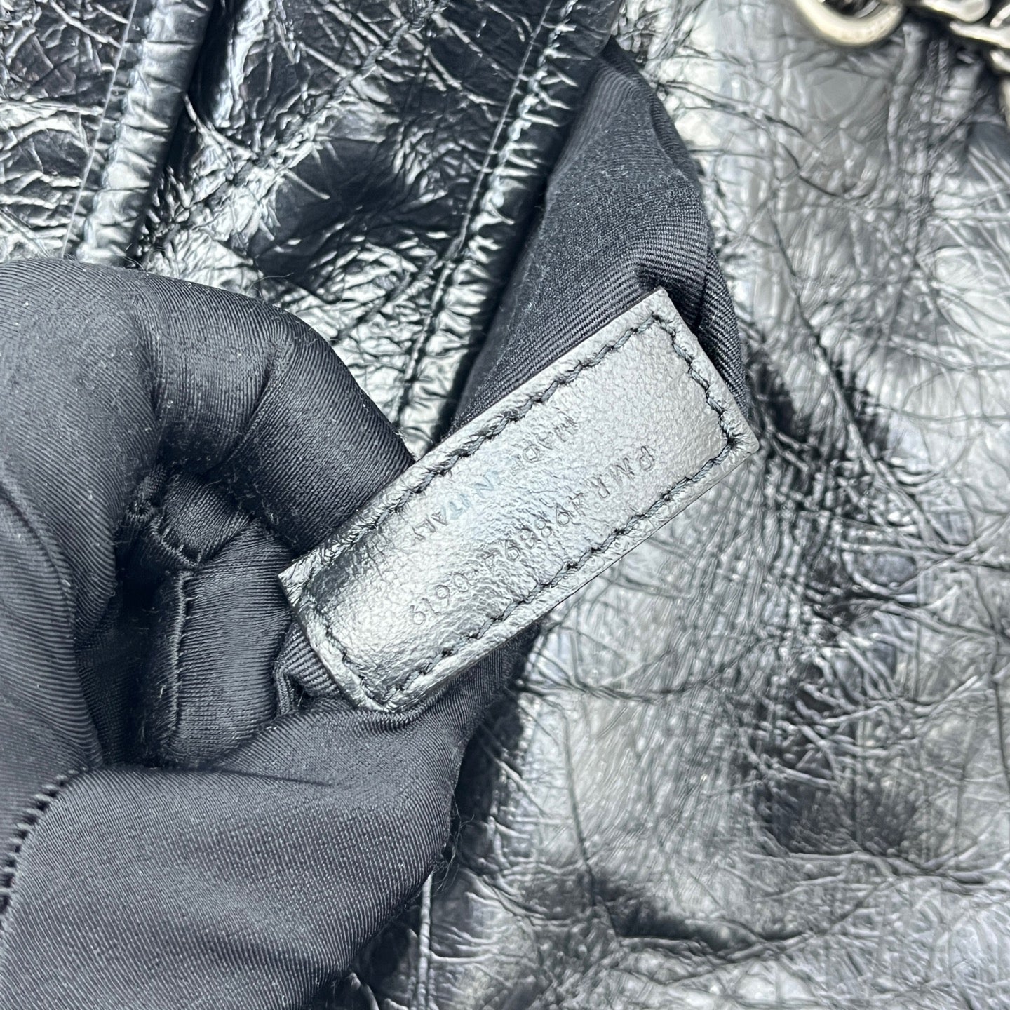Saint Laurent - Niki Medium - Crinkled leather - Black - (Medium)