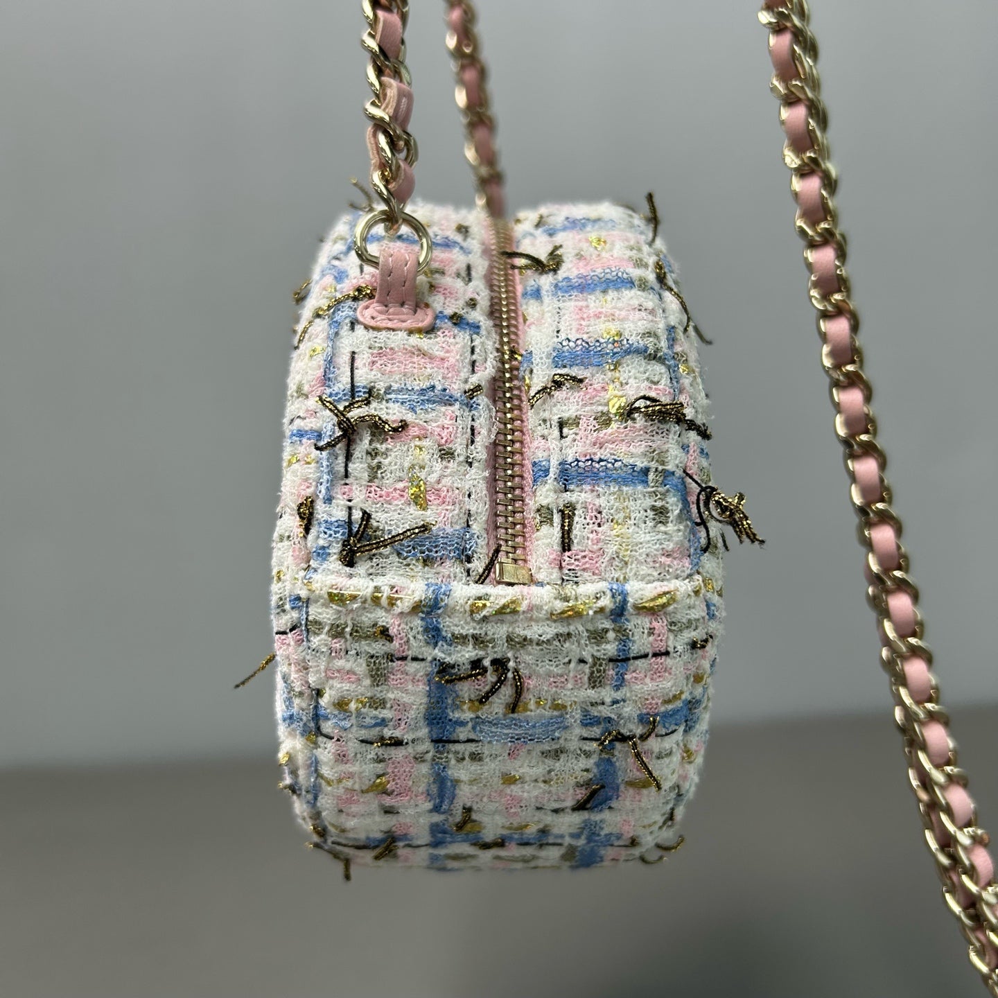 Chanel - Round Mini Chain Bag - Tweed with leather trim - Multicolour (White, Pink, Blue) with Pink accents - (mini)