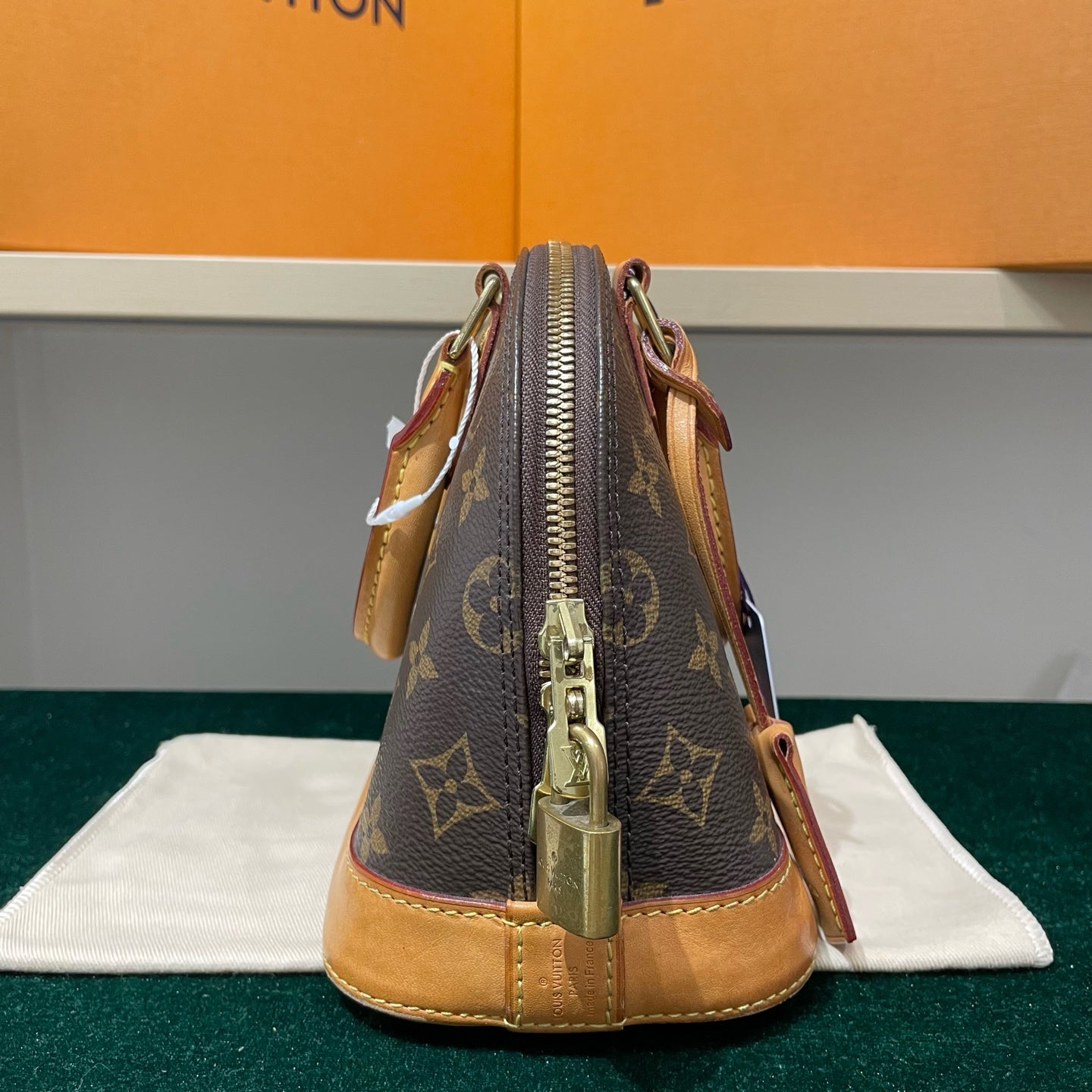 Louis Vuitton - Alma BB - Monogram coated canvas with Vachetta leather trim - Brown - (Mini)