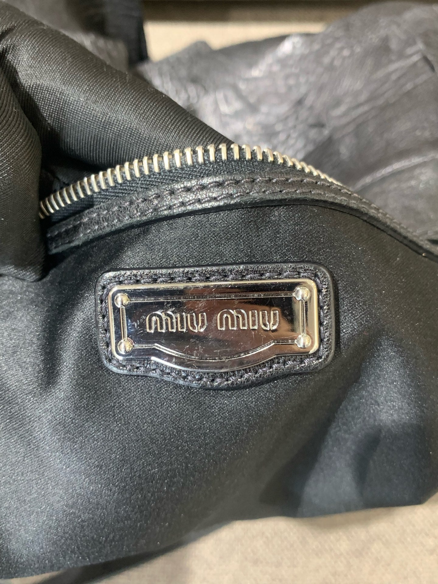 Miu Miu - Ruffled Leather Shoulder Bag - Leather - Black - (Medium)