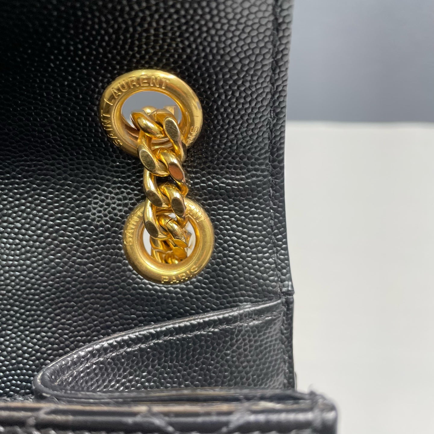 Saint Laurent - Envelope Chain Bag - Caviar cowhide leather - Black with Gold-Tone Hardware - (medium)