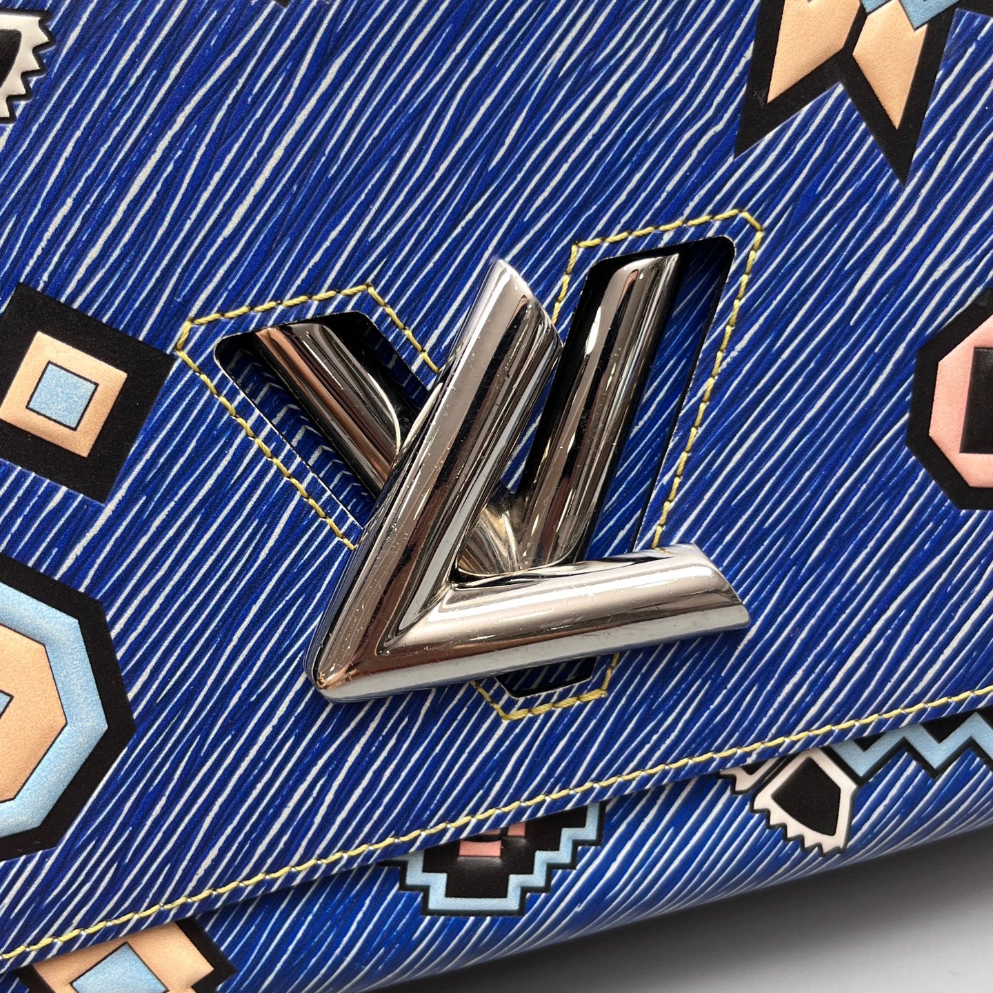 Louis Vuitton - Twist MM Graffiti Chain Bag - Epi leather - Blue - (Small)