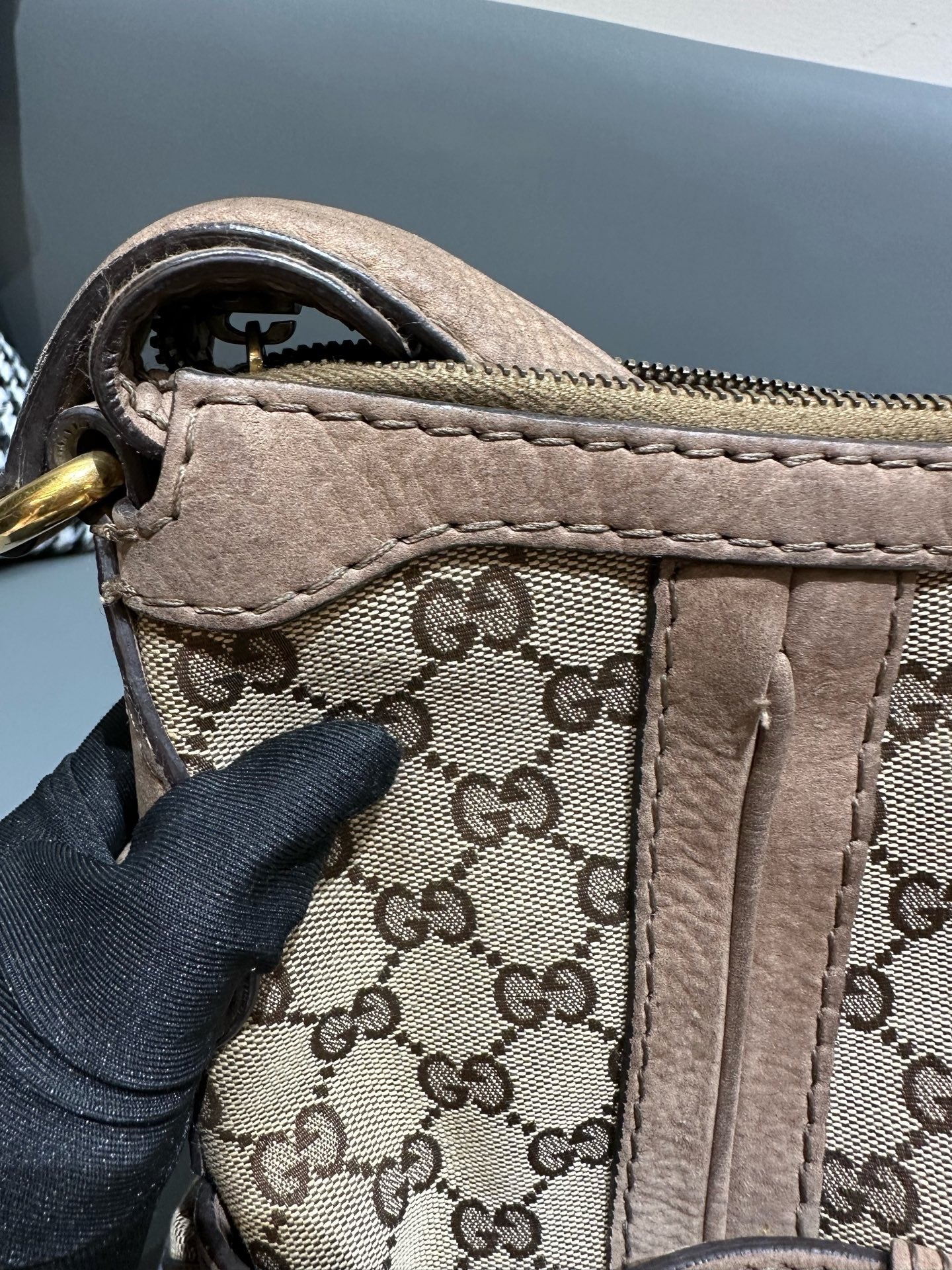 Gucci - GG Monogram Canvas and Suede Shoulder Tote Bag - GG Monogram Canvas and Suede Leather - Beige and Brown with Gold-Tone Hardware - (Large)
