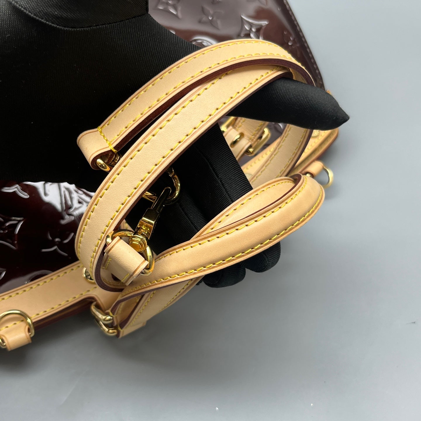 Louis Vuitton - Brea MM - Monogram Vernis patent leather with Vachetta leather trim - Burgundy - (Medium)