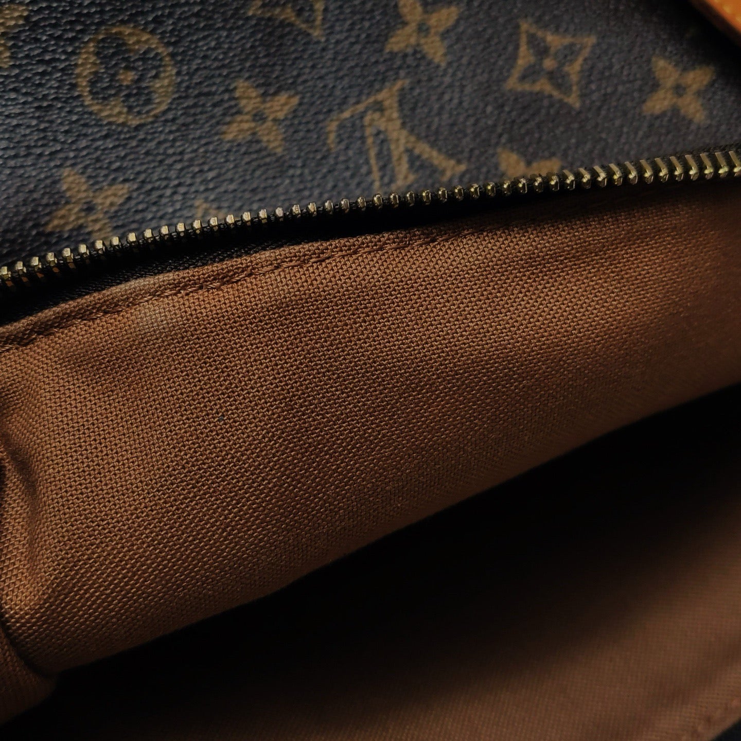 Louis Vuitton - Batignolles Vertical - Monogram coated canvas with Vachetta leather trim - Brown - (Medium)