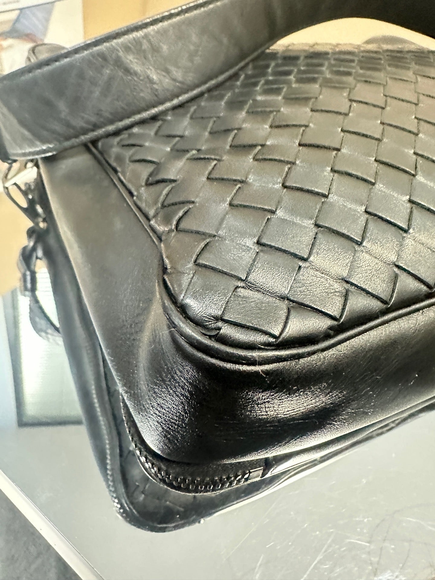 Bottega Veneta - Classic Intrecciato Messenger Bag - Leather - Black - (Medium)