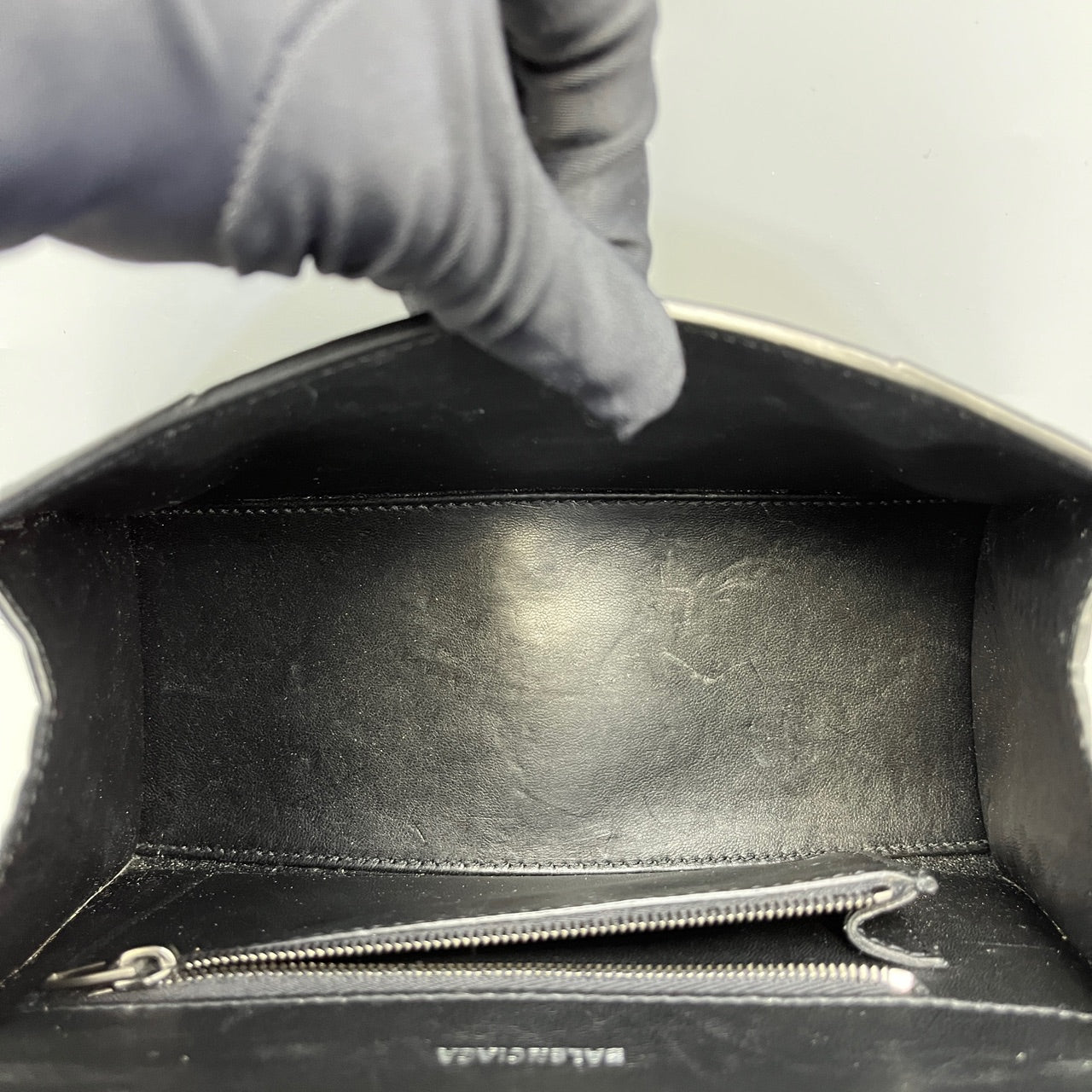 Balenciaga - Hourglass Top Handle Bag S - Crocodile embossed calf leather - Black - (mini)