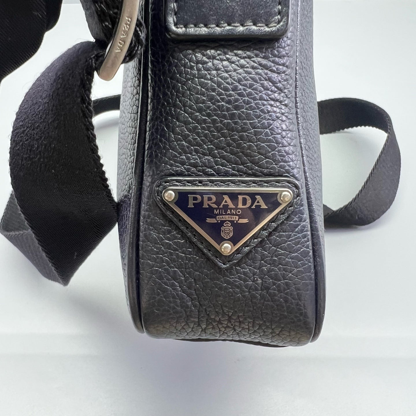 Prada - Crossbody Messenger Bag - Pebbled leather - Navy - (medium)