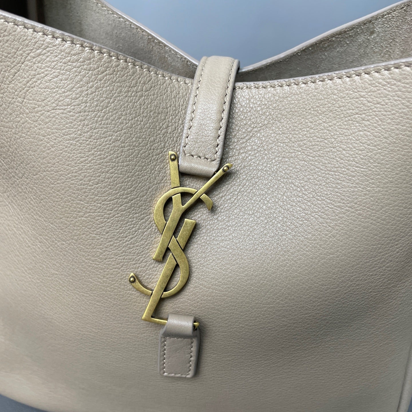 Saint Laurent - Hobo Bag - Leather - Elephant Grey with Antique Gold-Tone Hardware - (small)